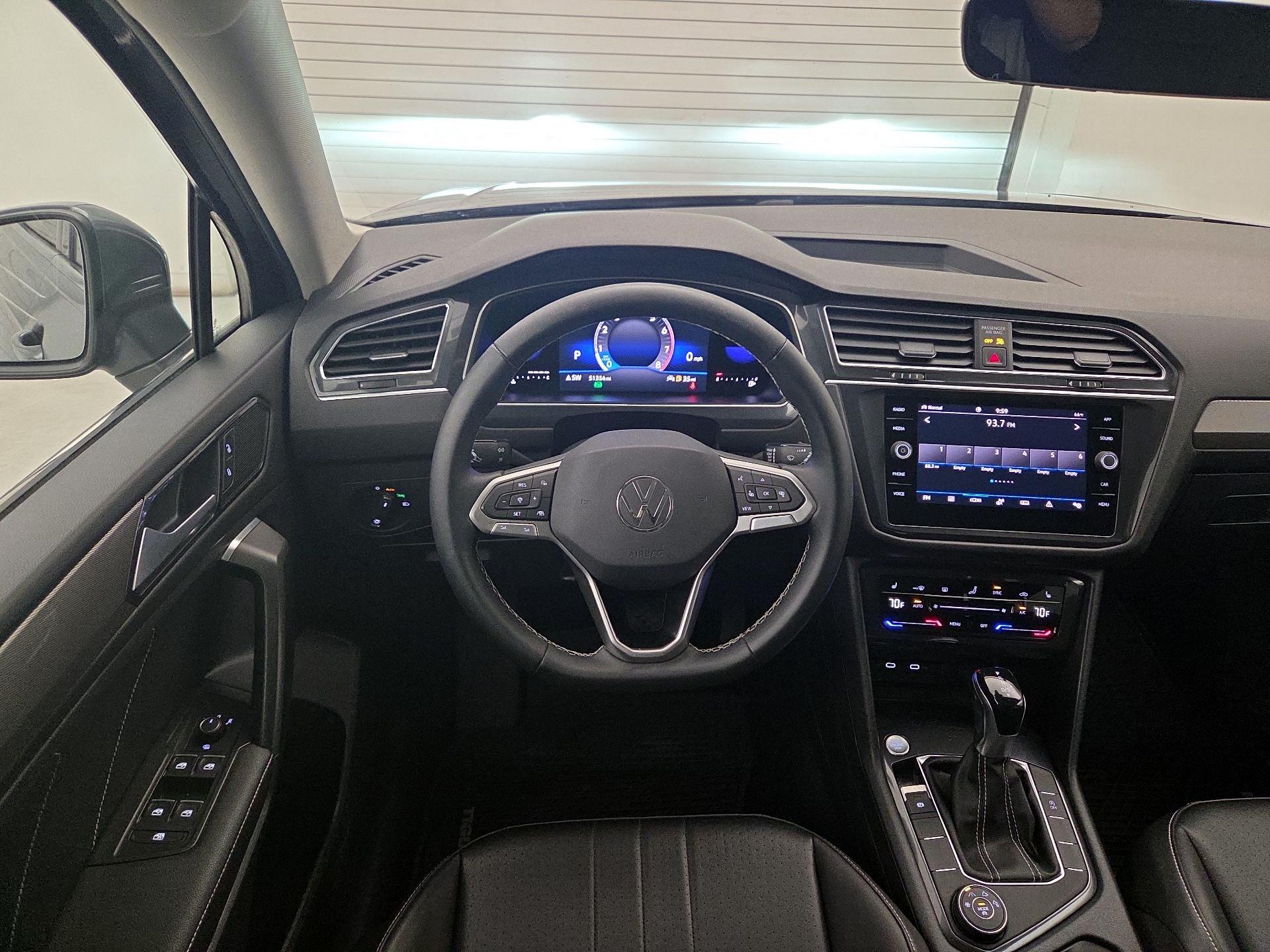 Thumbnail: 2022 Volkswagen Tiguan - 10