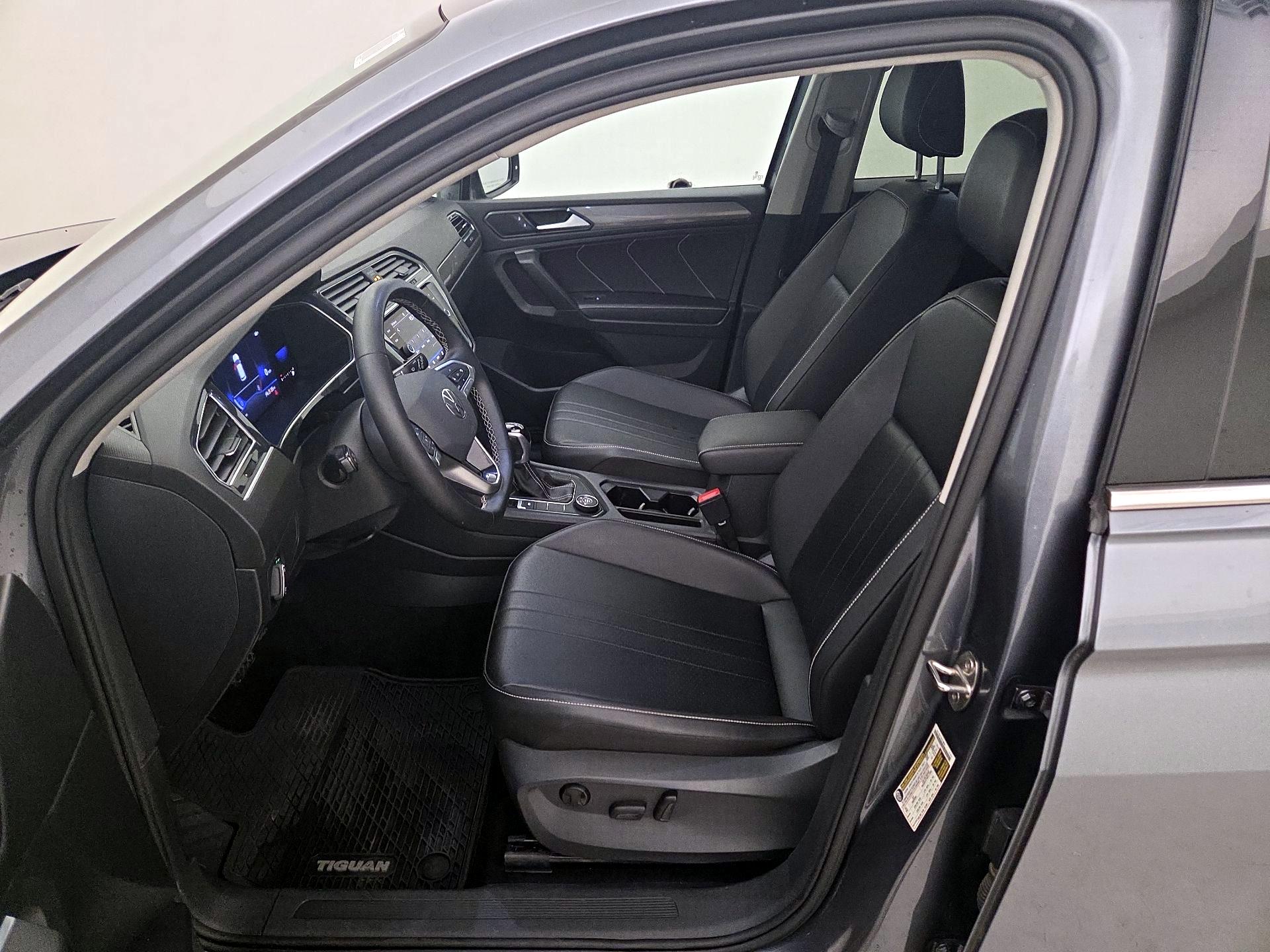 Thumbnail: 2022 Volkswagen Tiguan - 11