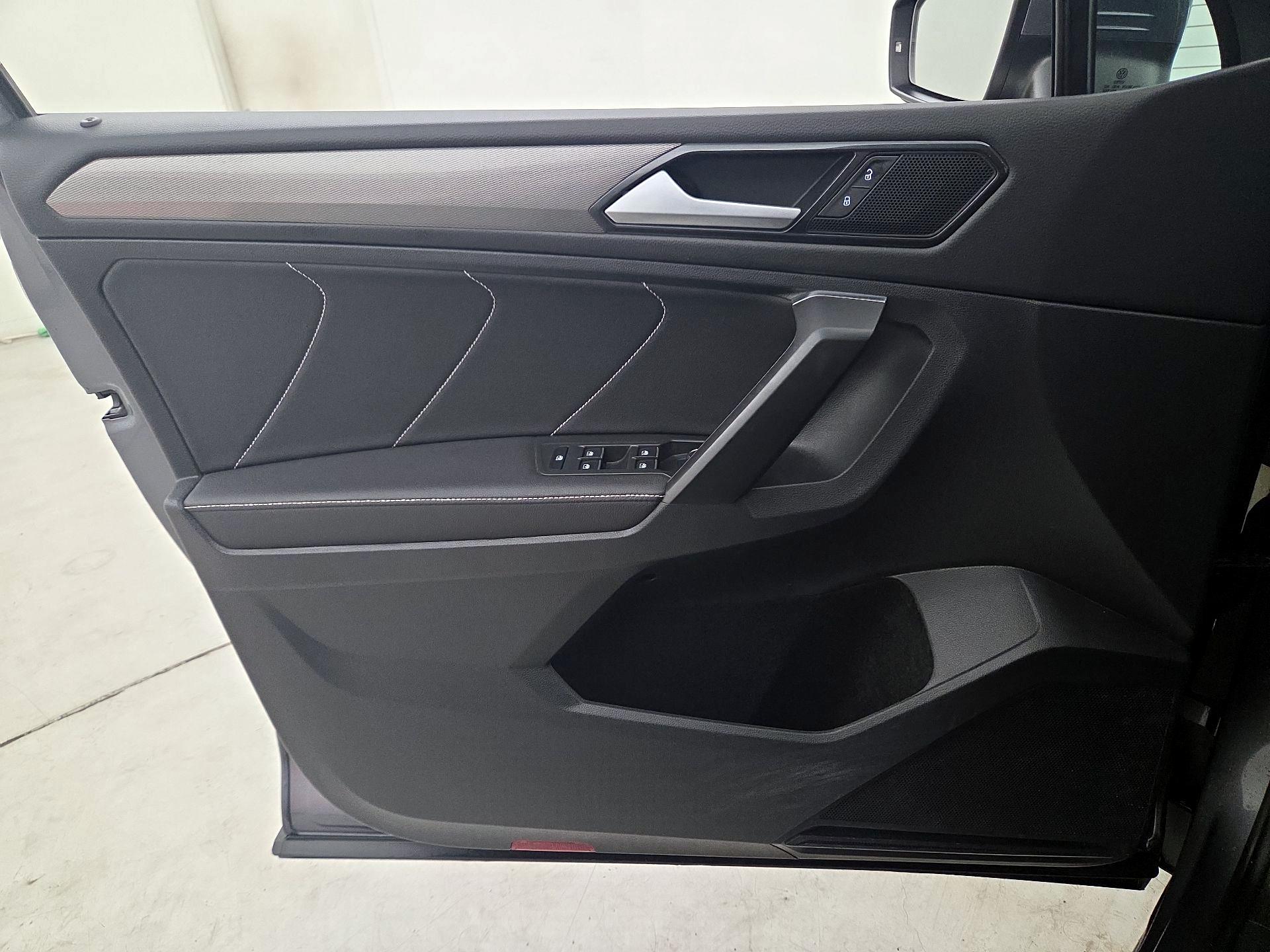 Thumbnail: 2022 Volkswagen Tiguan - 12