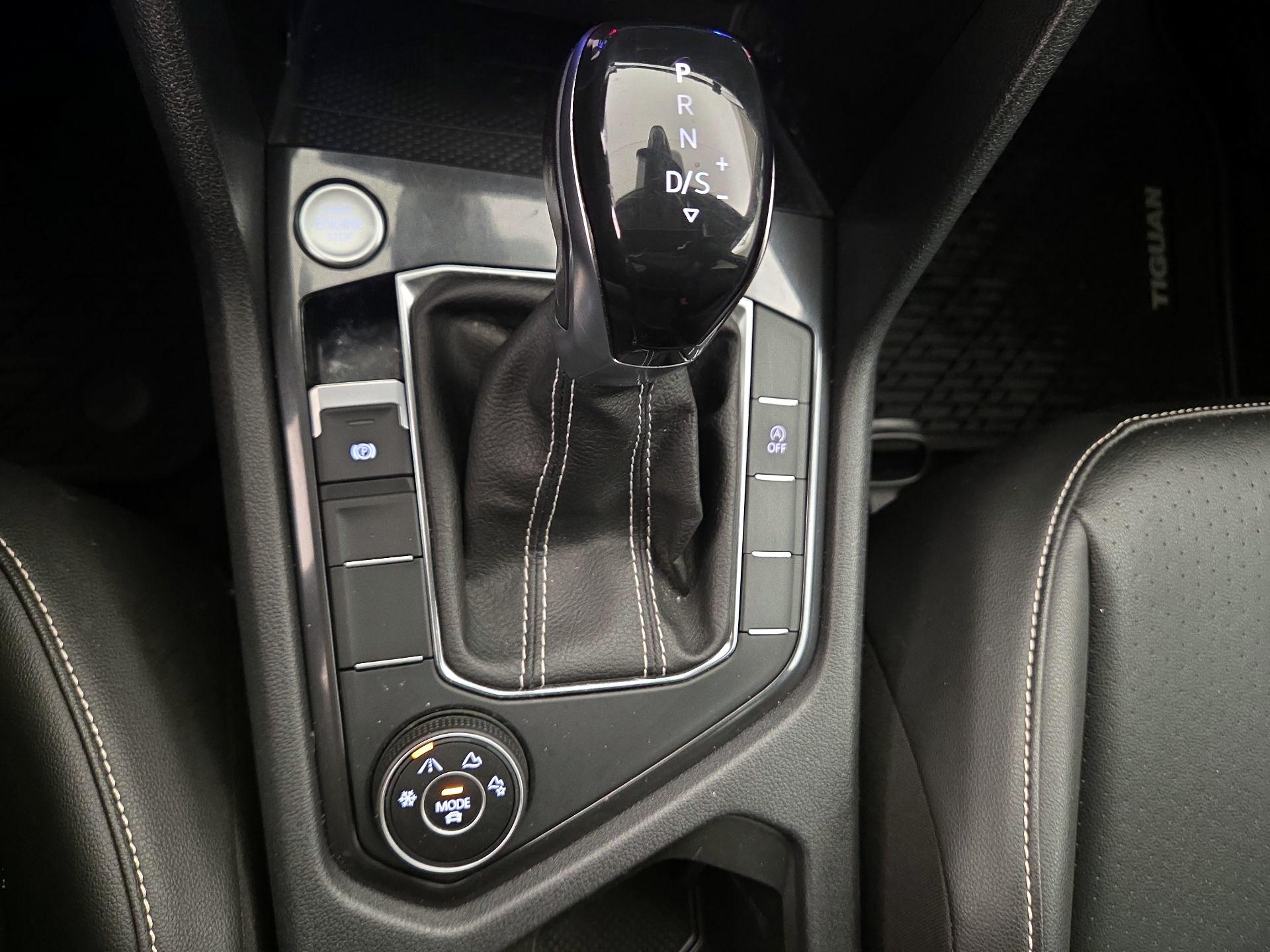 Thumbnail: 2022 Volkswagen Tiguan - 17