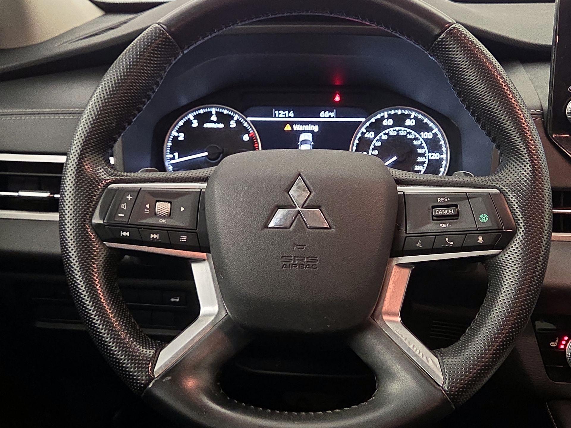 Thumbnail: 2022 Mitsubishi Outlander - 10