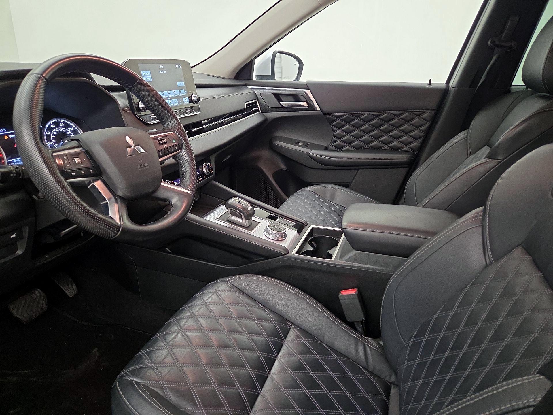 Thumbnail: 2022 Mitsubishi Outlander - 11