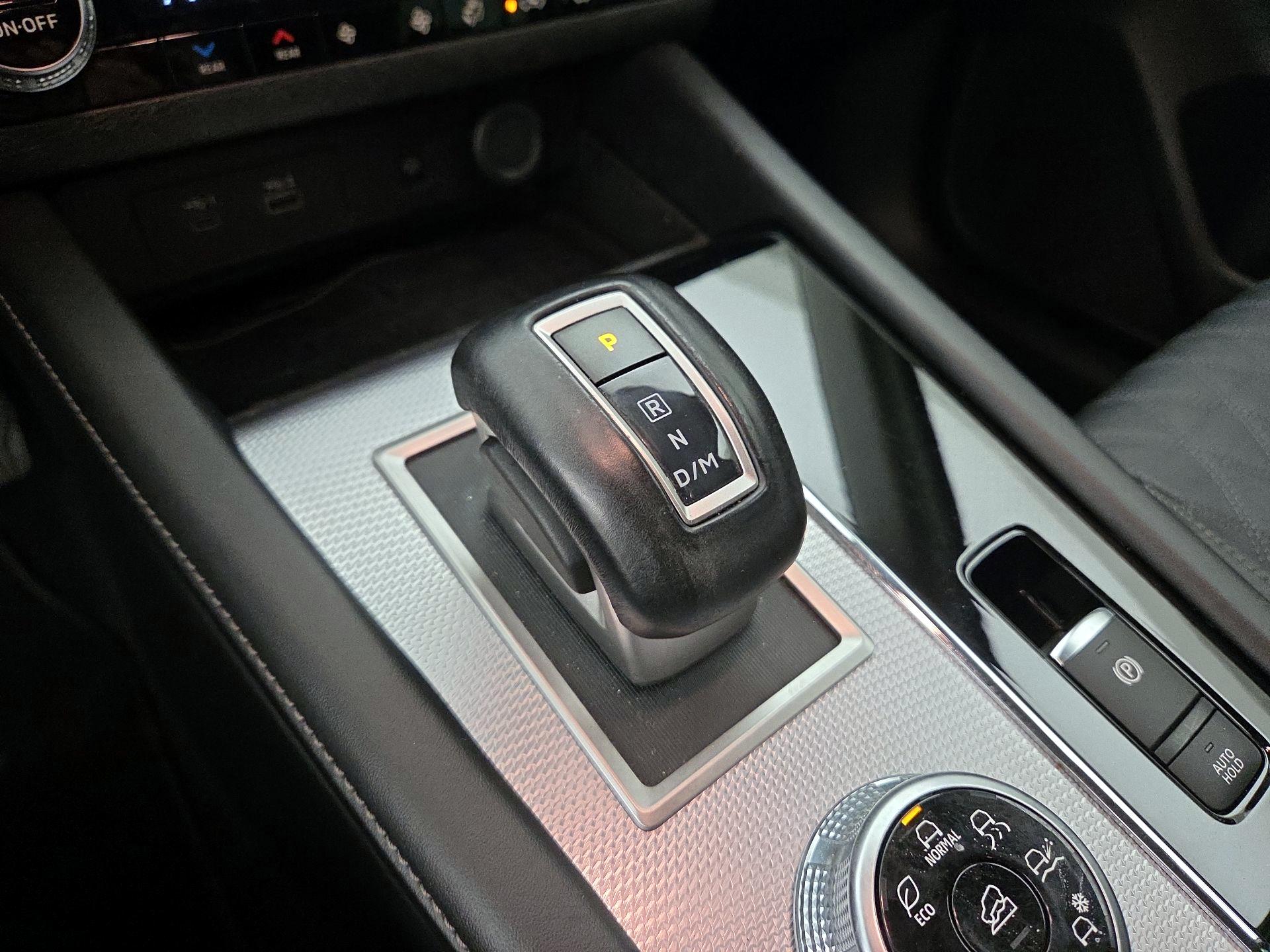 Thumbnail: 2022 Mitsubishi Outlander - 16