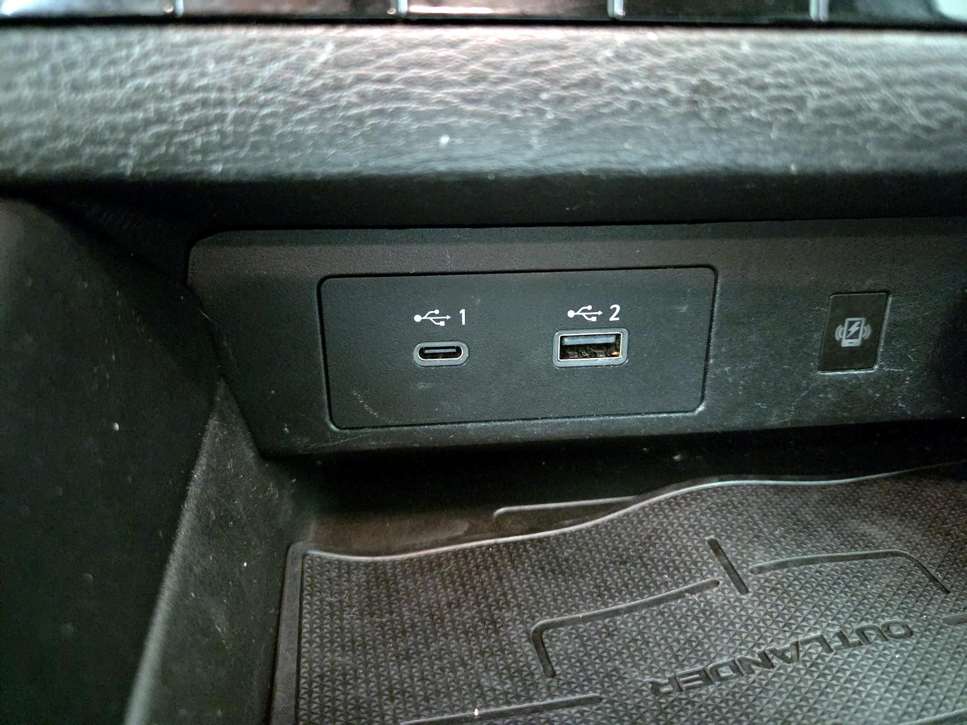 Thumbnail: 2022 Mitsubishi Outlander - 17