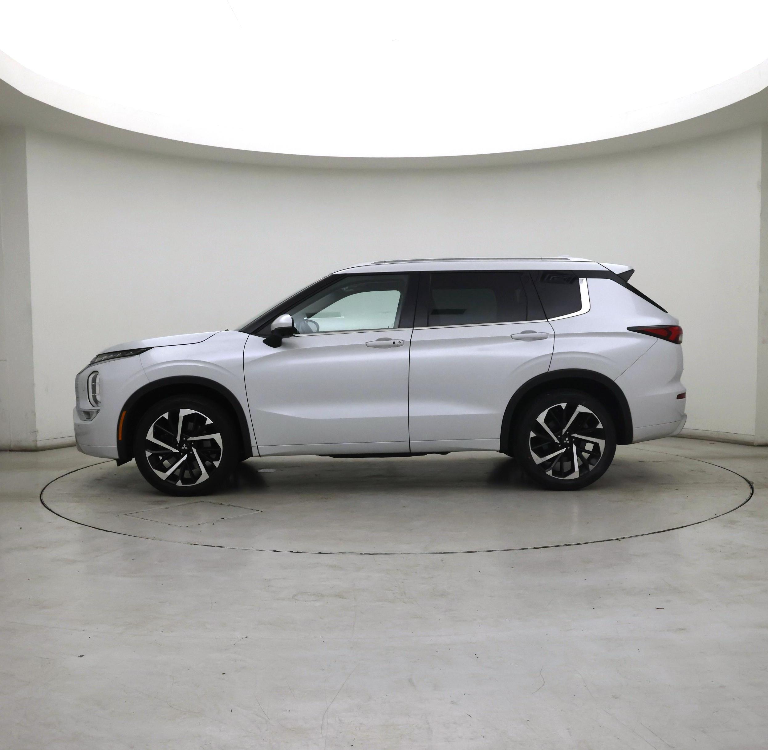Thumbnail: 2022 Mitsubishi Outlander - 3