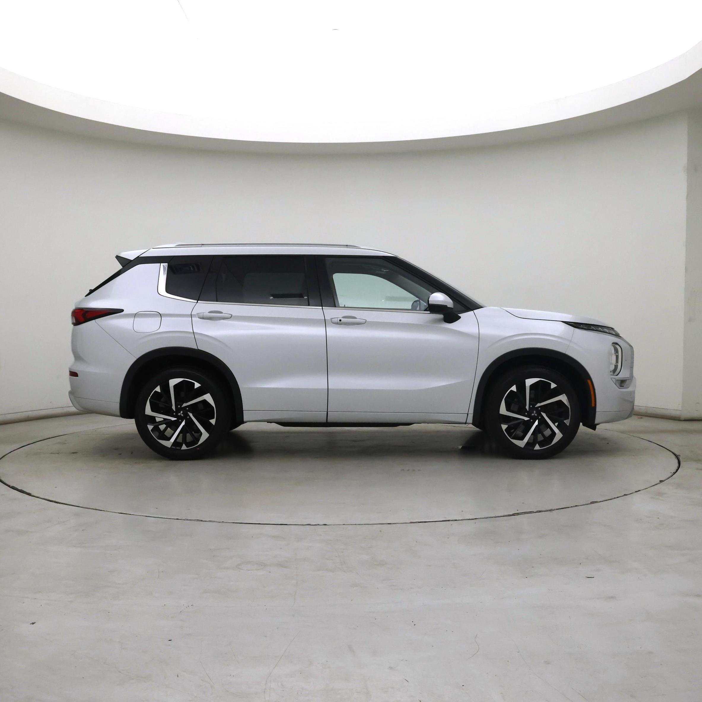 Thumbnail: 2022 Mitsubishi Outlander - 7