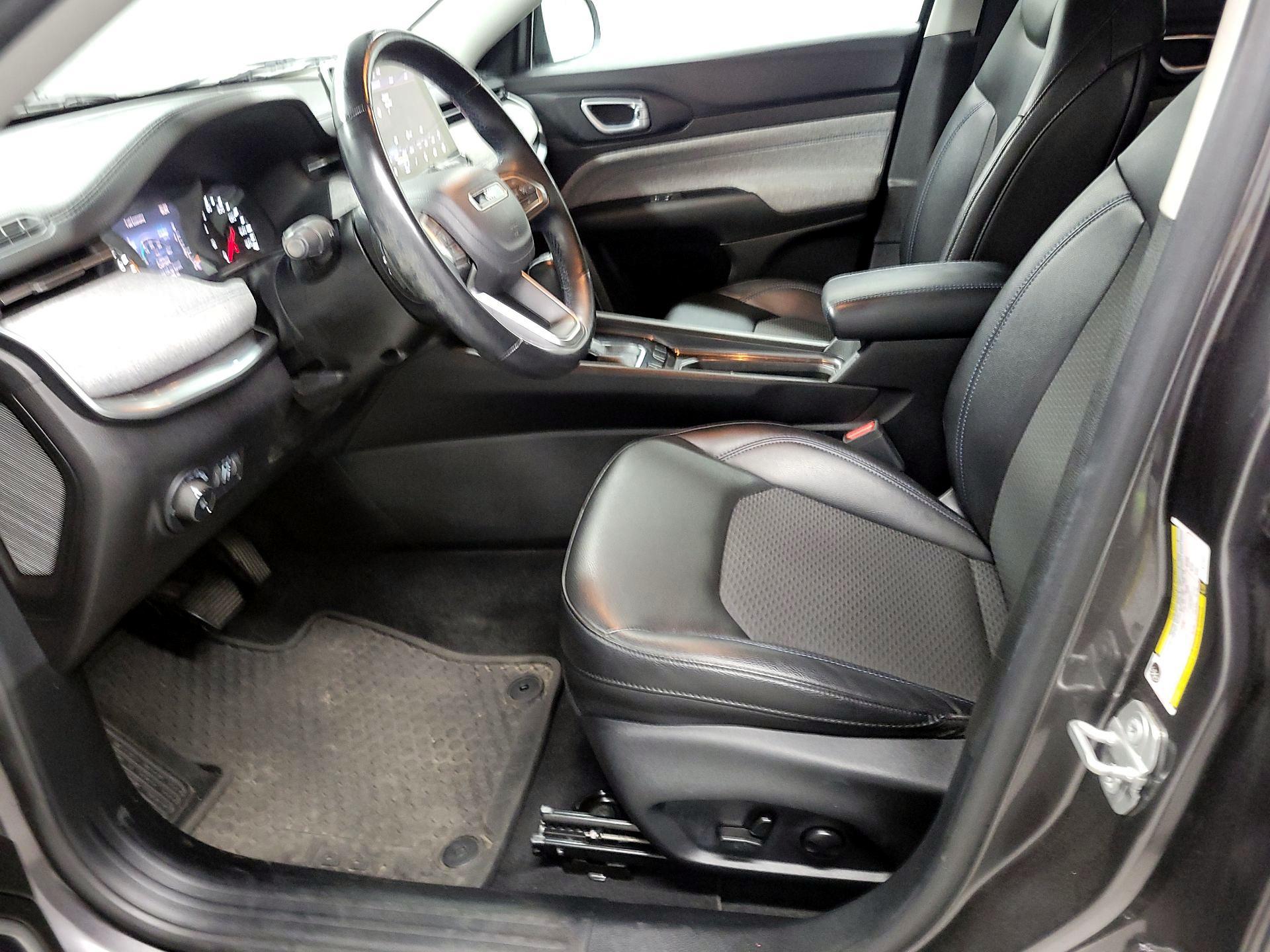 Thumbnail: 2022 Jeep Compass - 11