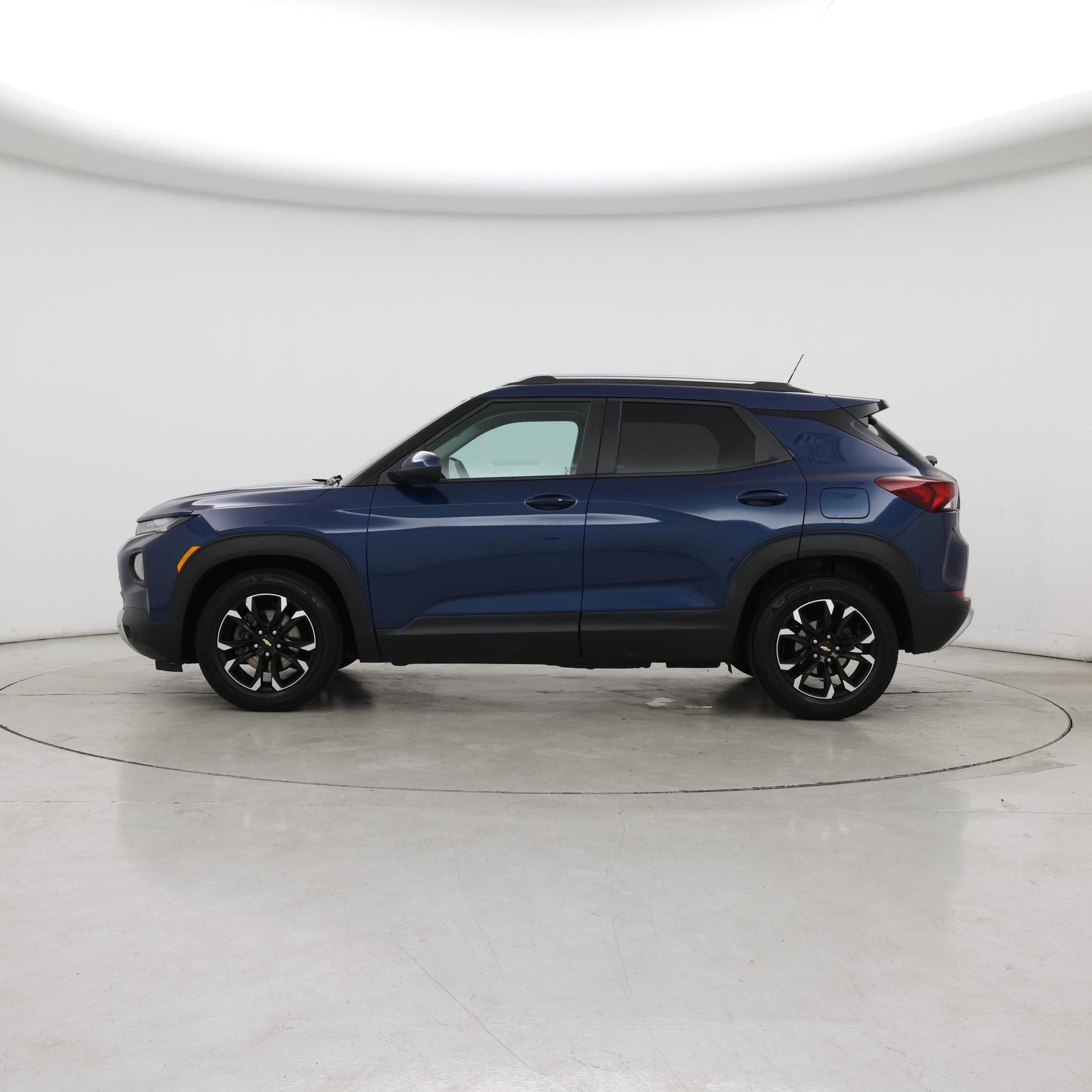 Thumbnail: 2021 Chevrolet TrailBlazer - 3