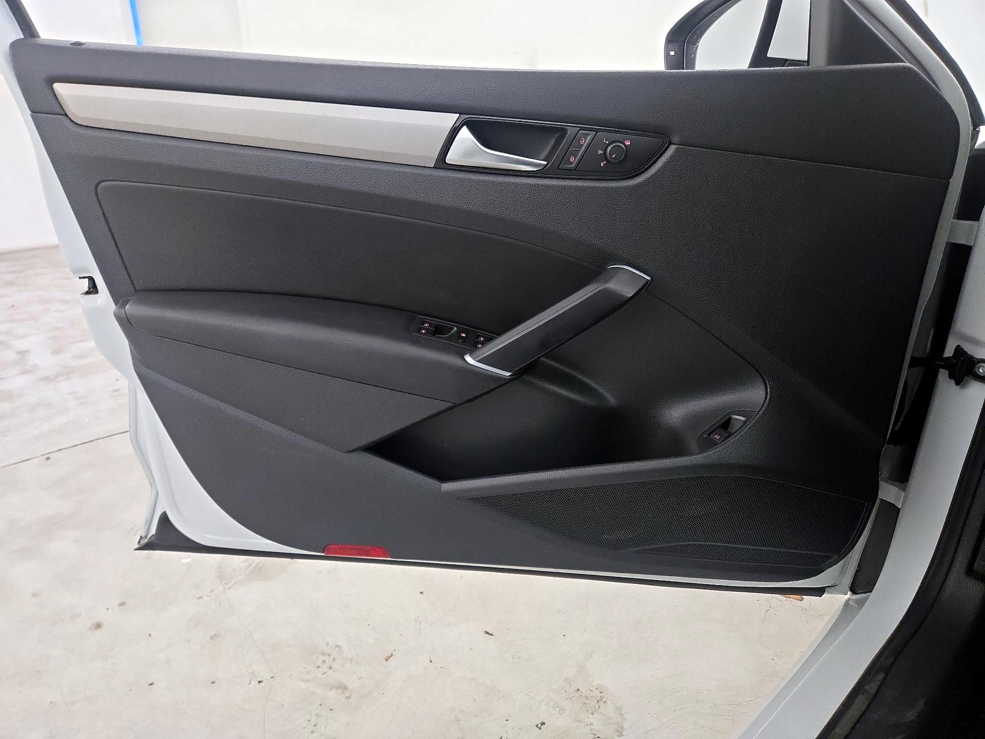 Thumbnail: 2021 Volkswagen Passat - 12