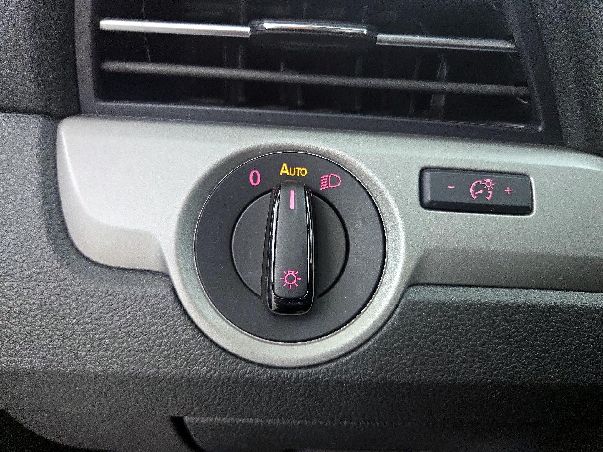 Thumbnail: 2021 Volkswagen Passat - 13