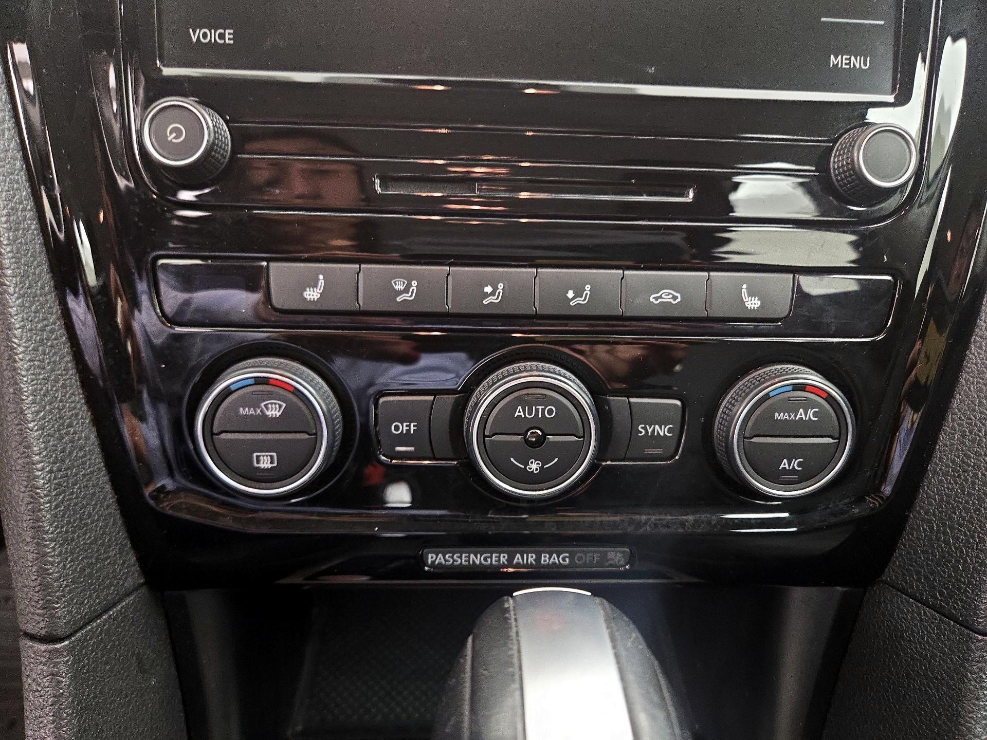 Thumbnail: 2021 Volkswagen Passat - 16