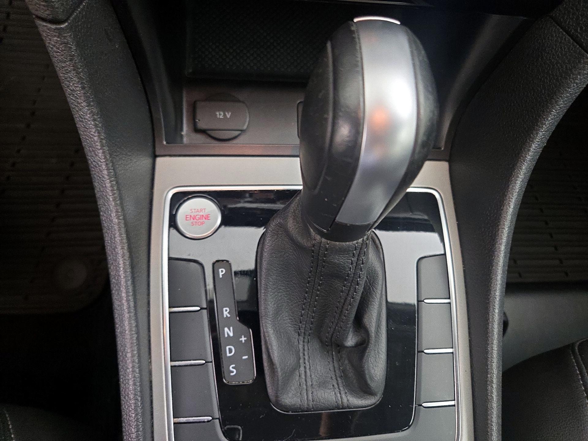 Thumbnail: 2021 Volkswagen Passat - 17