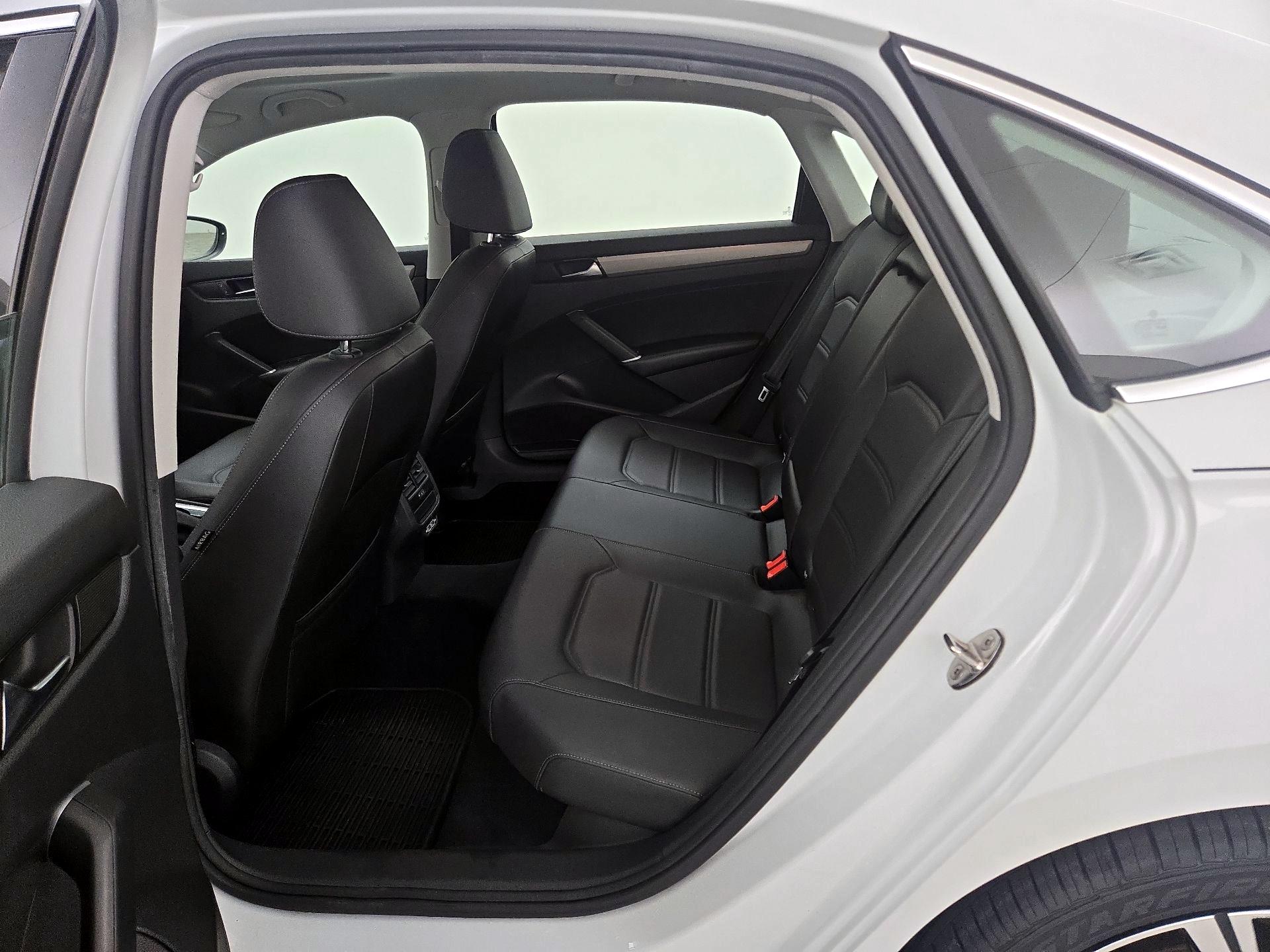 Thumbnail: 2021 Volkswagen Passat - 20