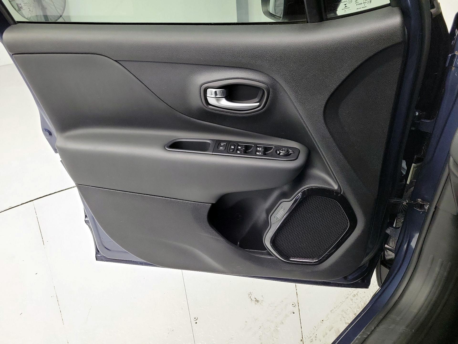 Thumbnail: 2022 Jeep Renegade - 12