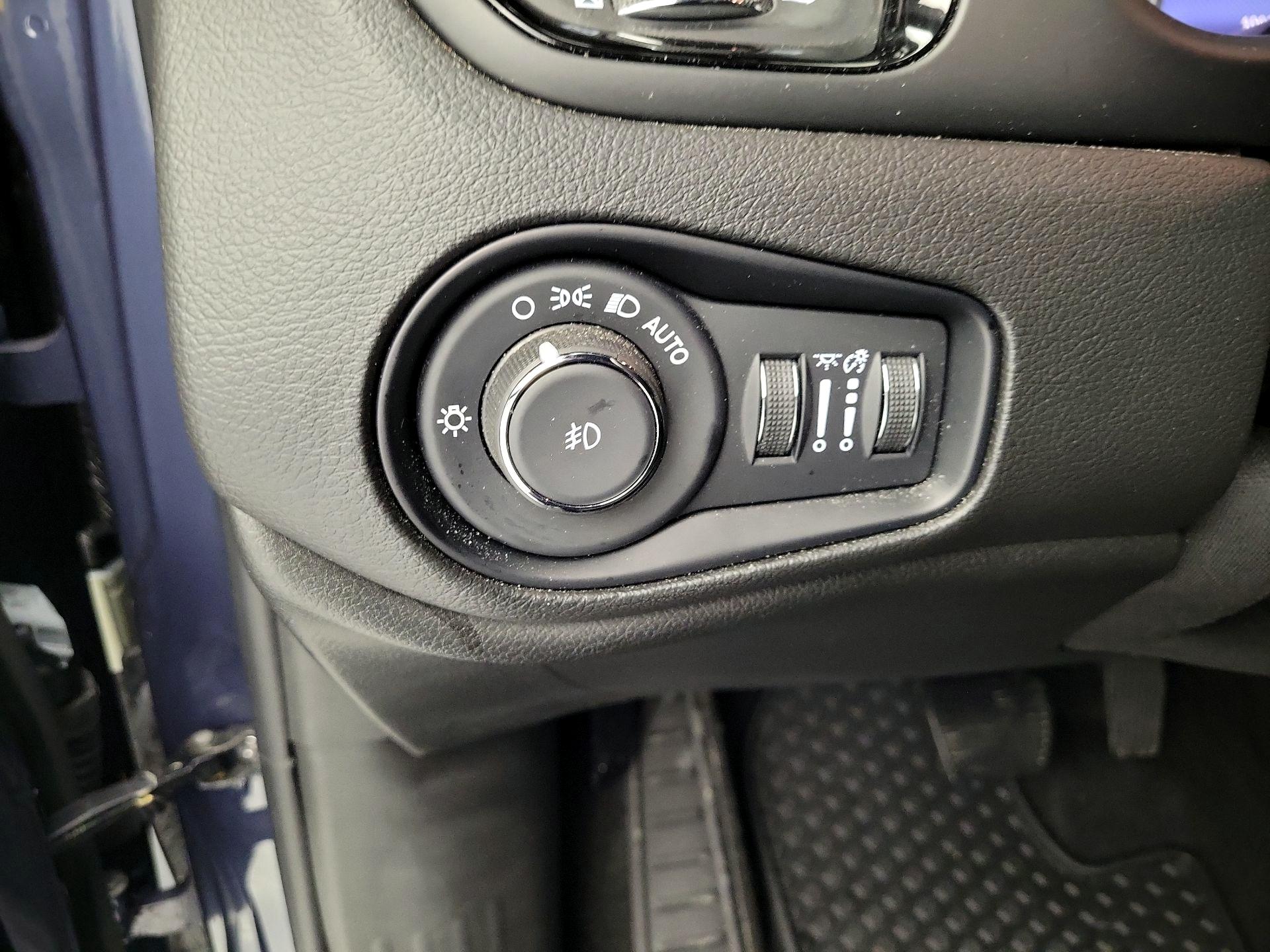 Thumbnail: 2022 Jeep Renegade - 13