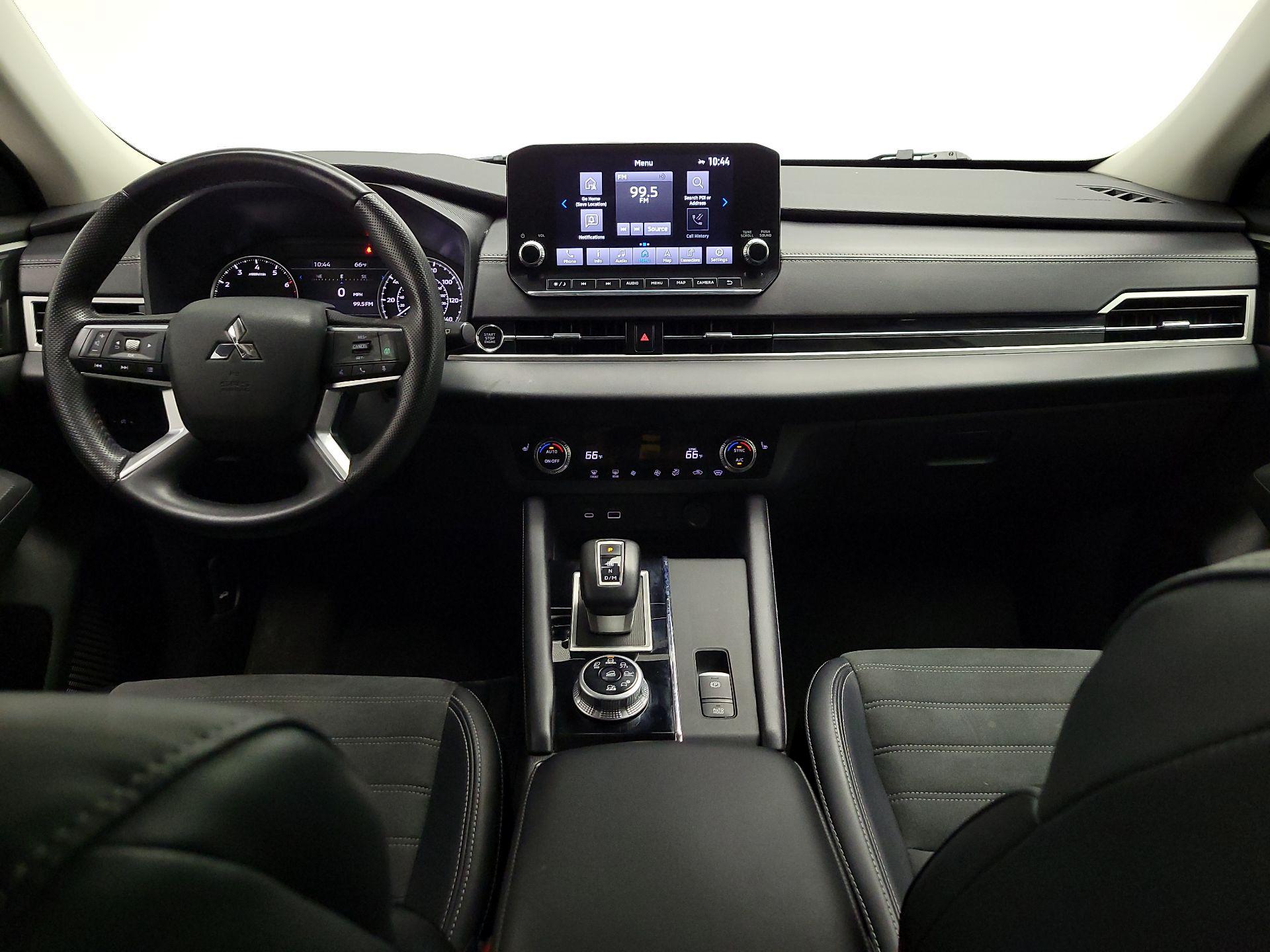 Thumbnail: 2024 Mitsubishi Outlander - 9