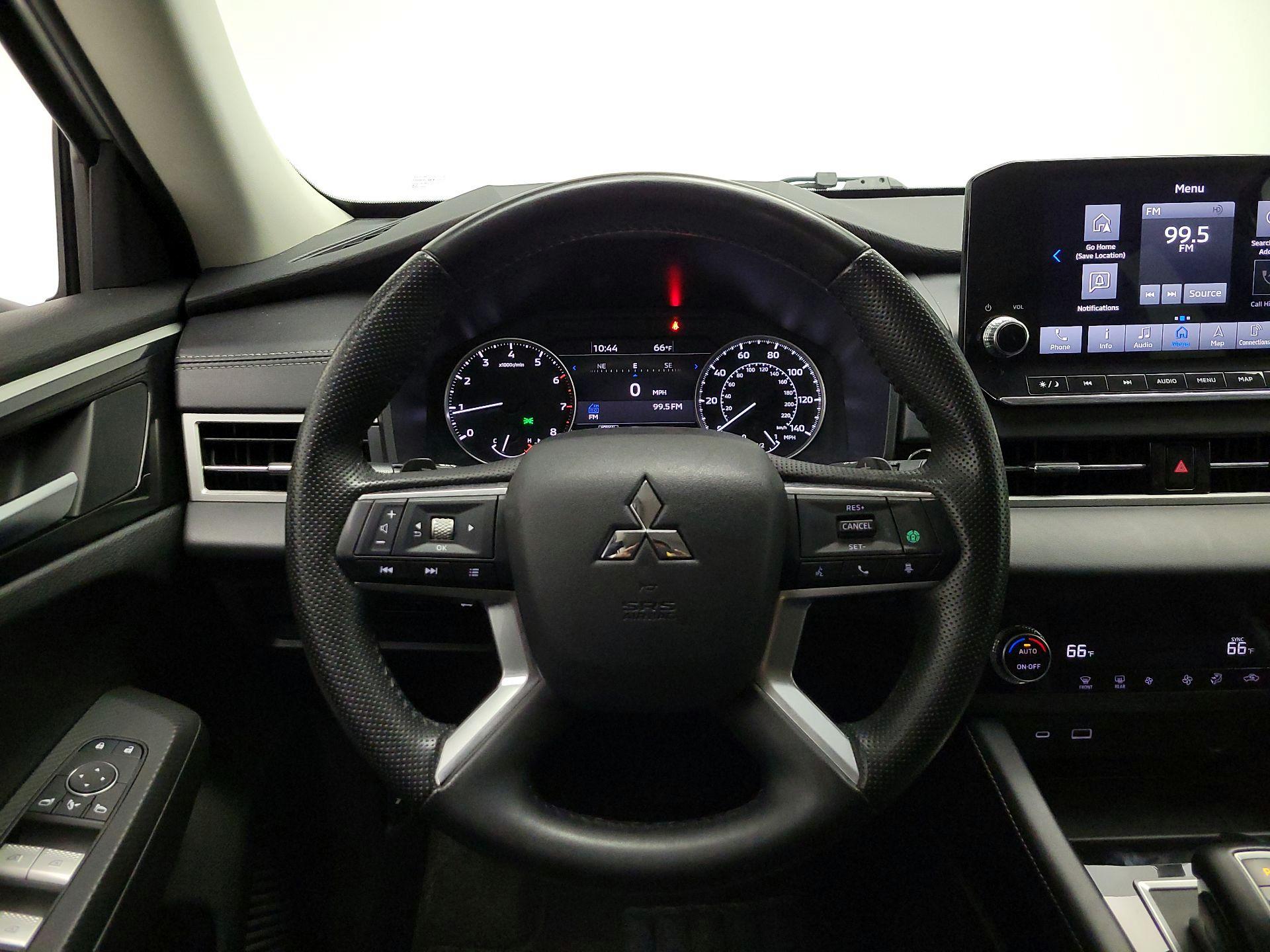 Thumbnail: 2024 Mitsubishi Outlander - 10