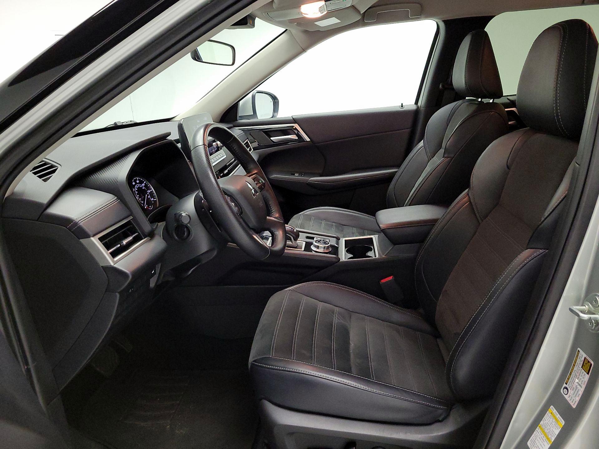Thumbnail: 2024 Mitsubishi Outlander - 11