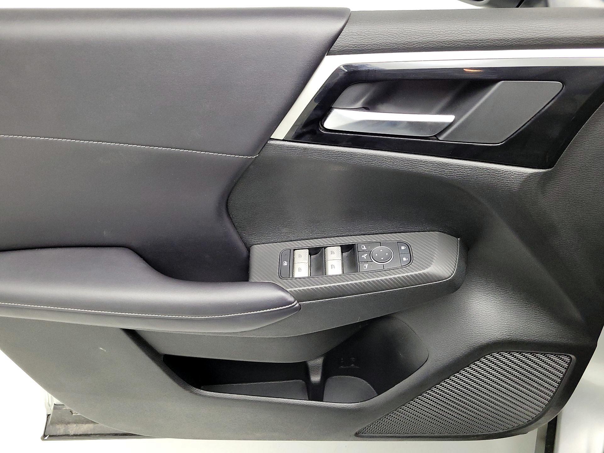 Thumbnail: 2024 Mitsubishi Outlander - 12