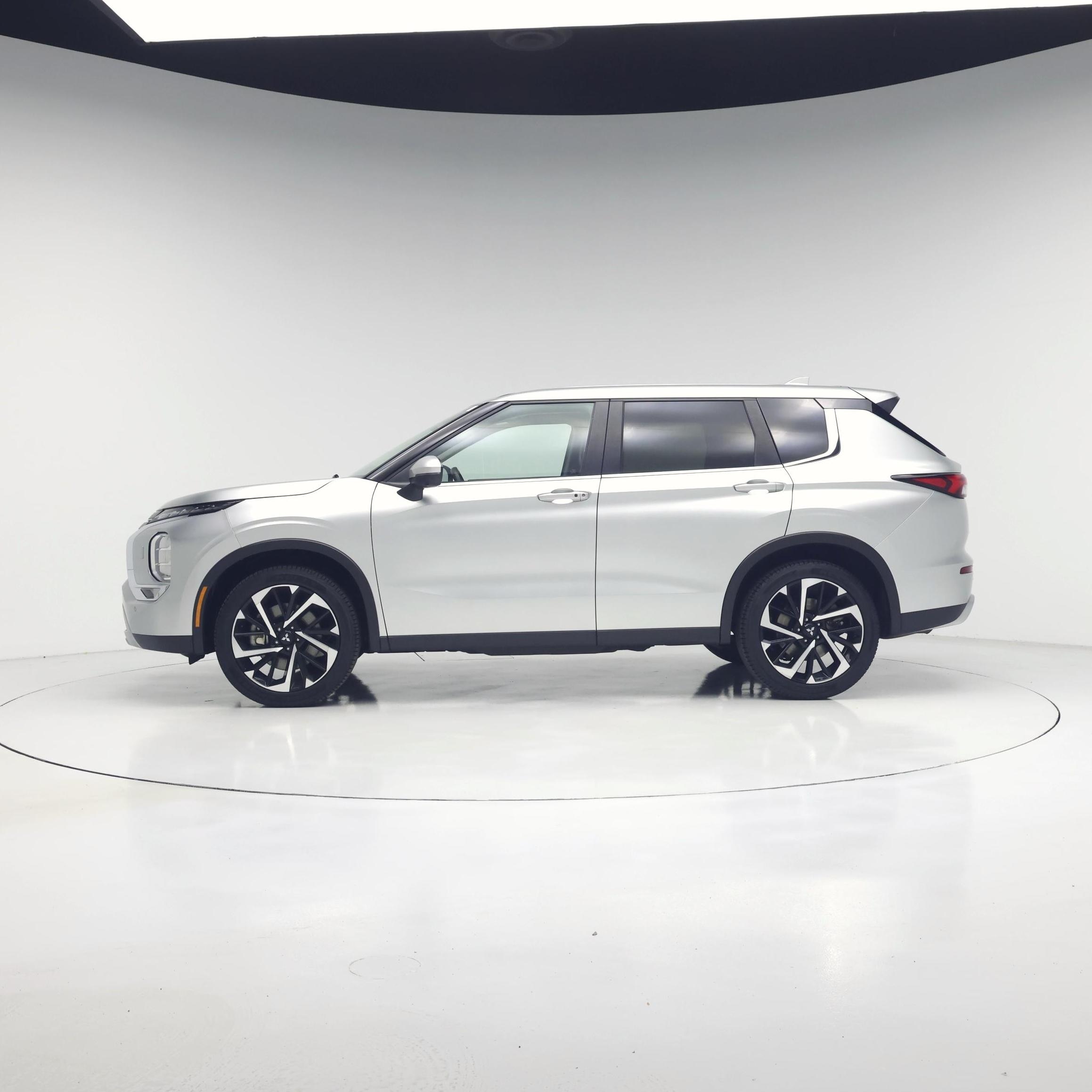 Thumbnail: 2024 Mitsubishi Outlander - 3