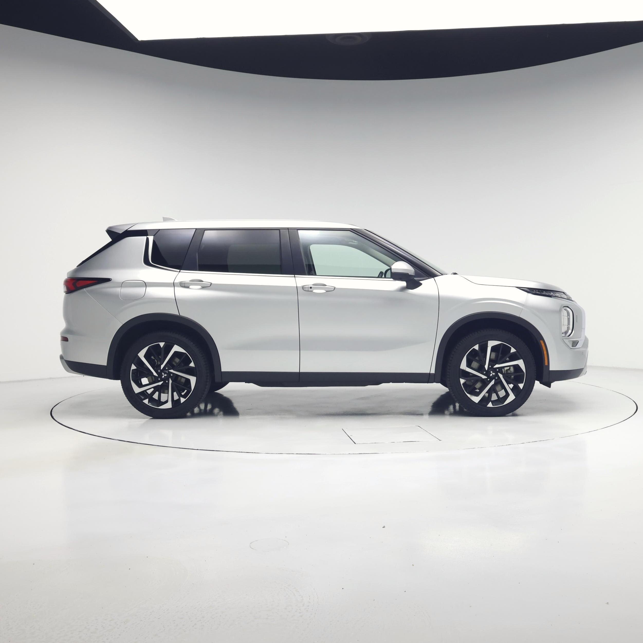 Thumbnail: 2024 Mitsubishi Outlander - 7