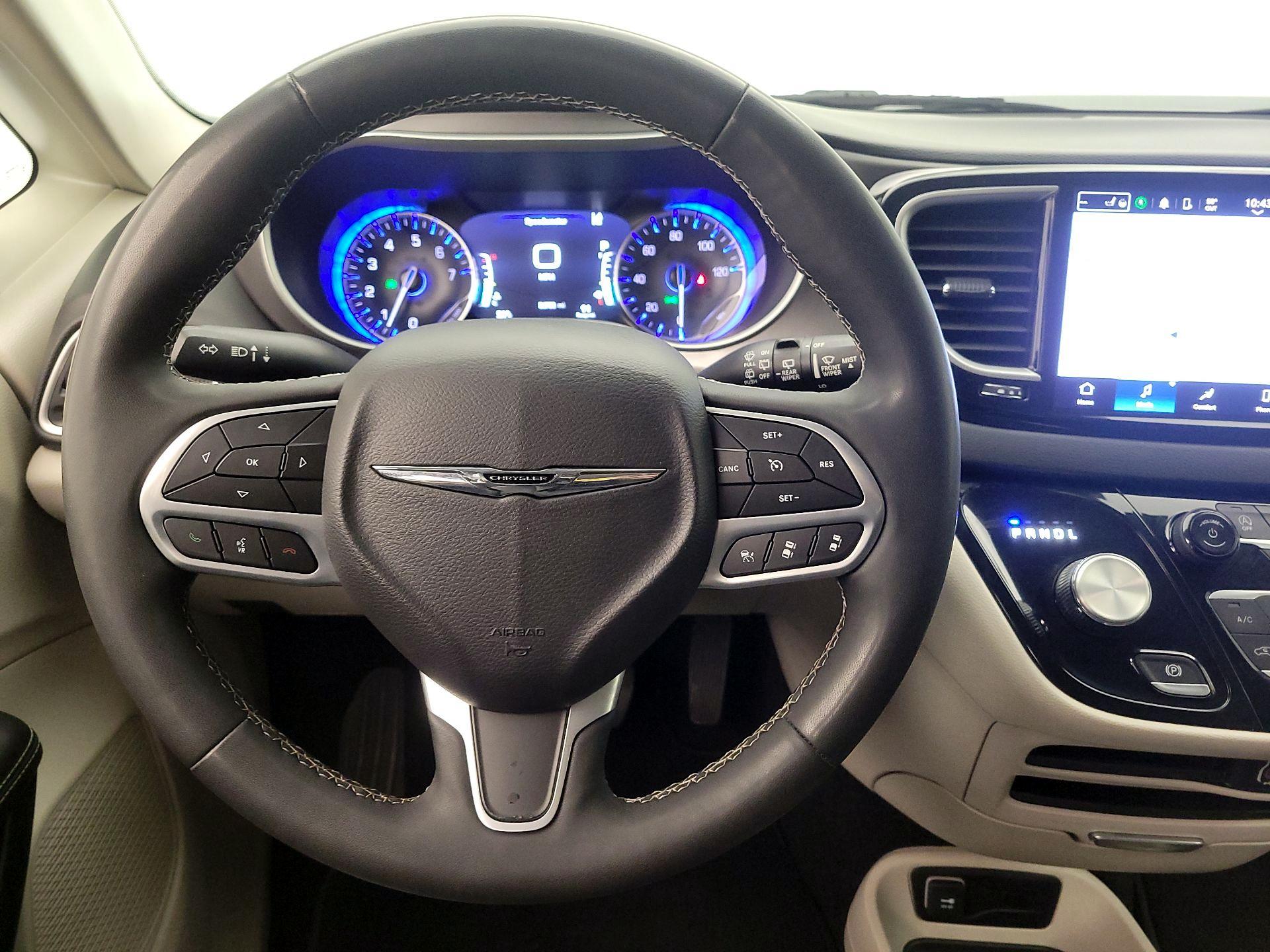 Thumbnail: 2023 Chrysler Pacifica - 10