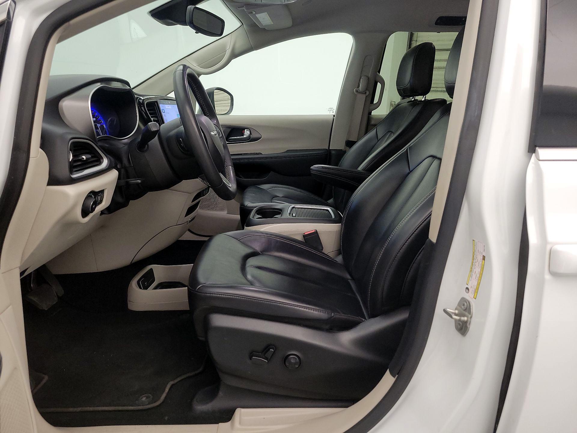 Thumbnail: 2023 Chrysler Pacifica - 11