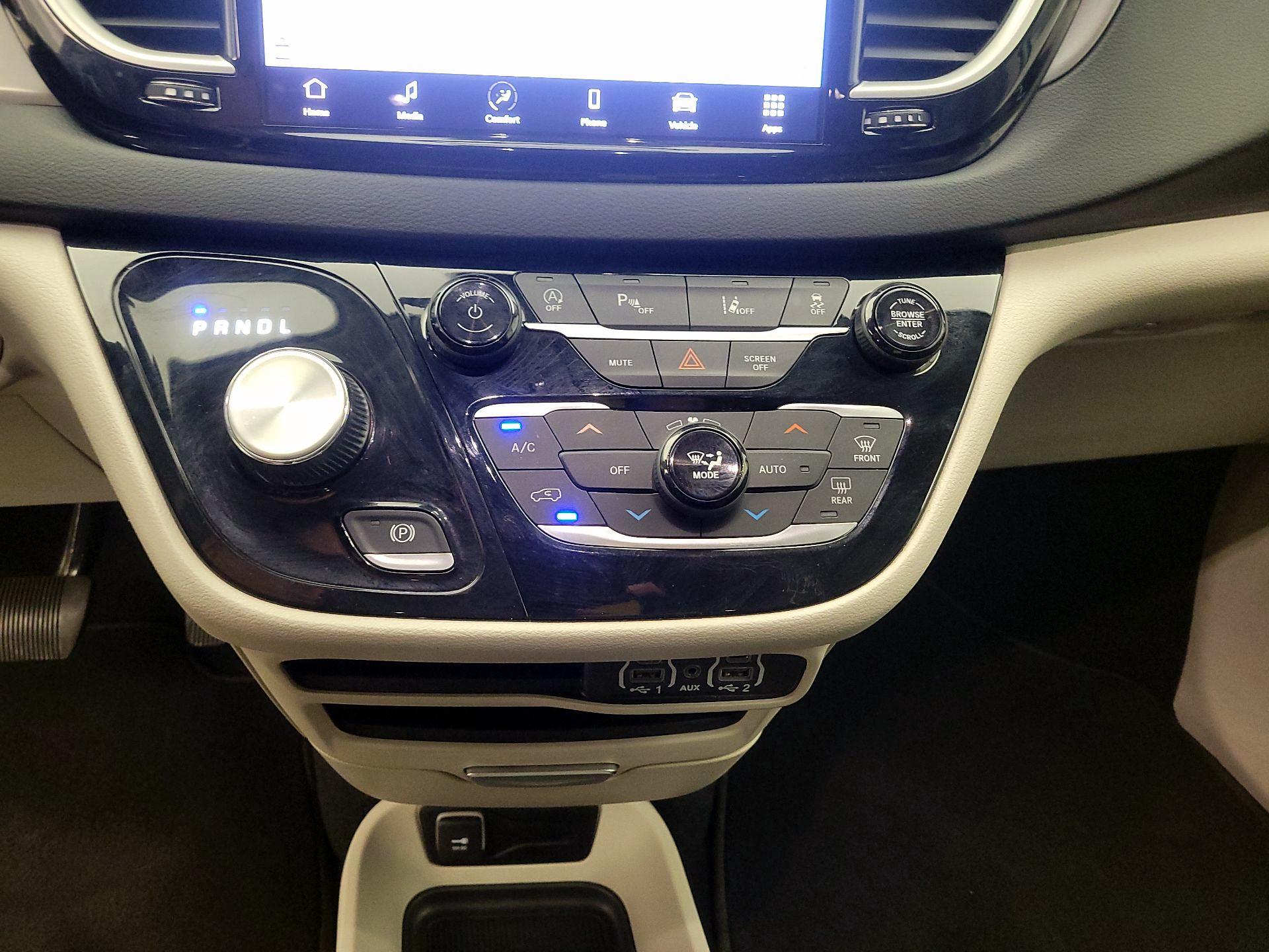 Thumbnail: 2023 Chrysler Pacifica - 16