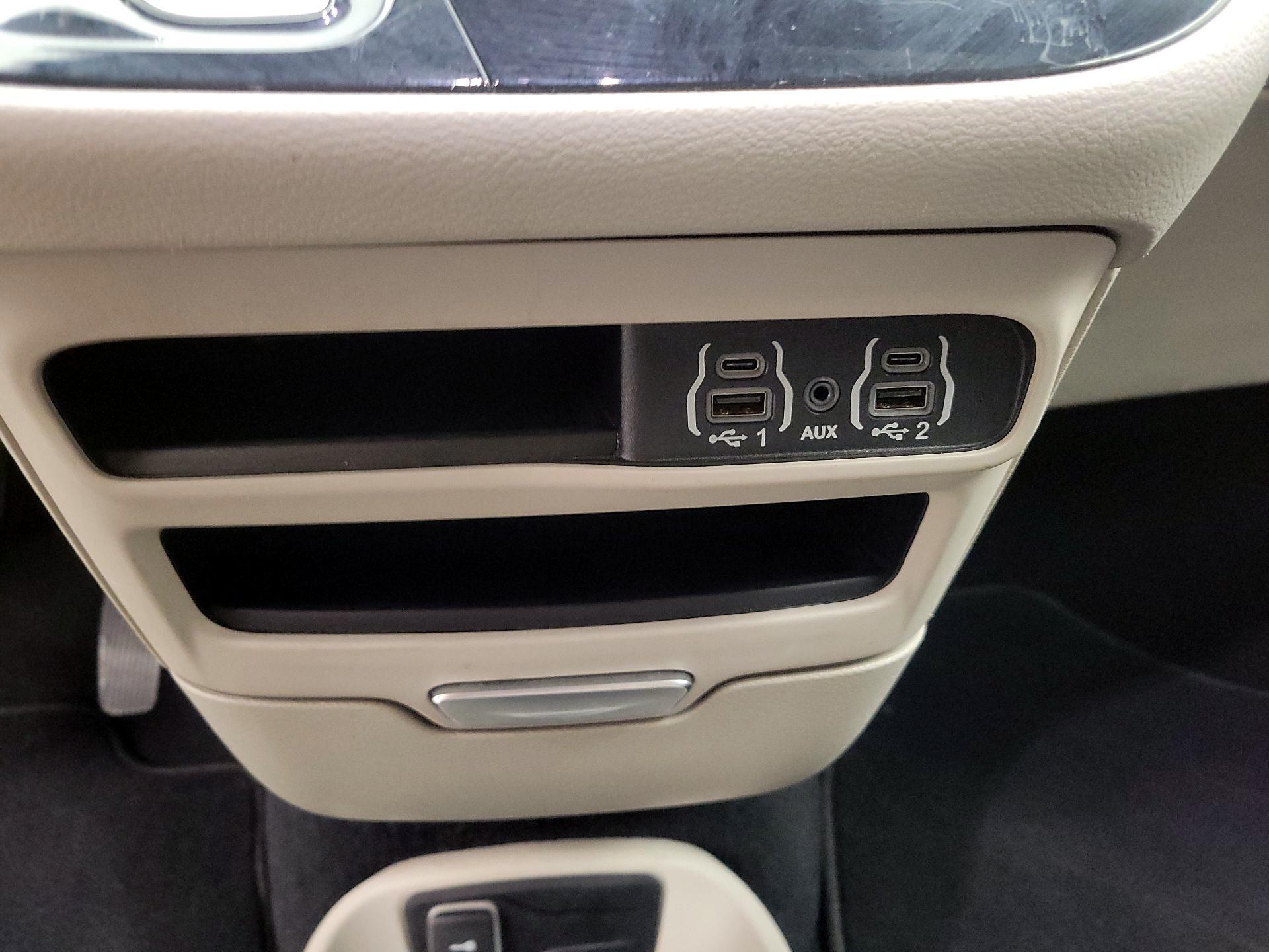 Thumbnail: 2023 Chrysler Pacifica - 18