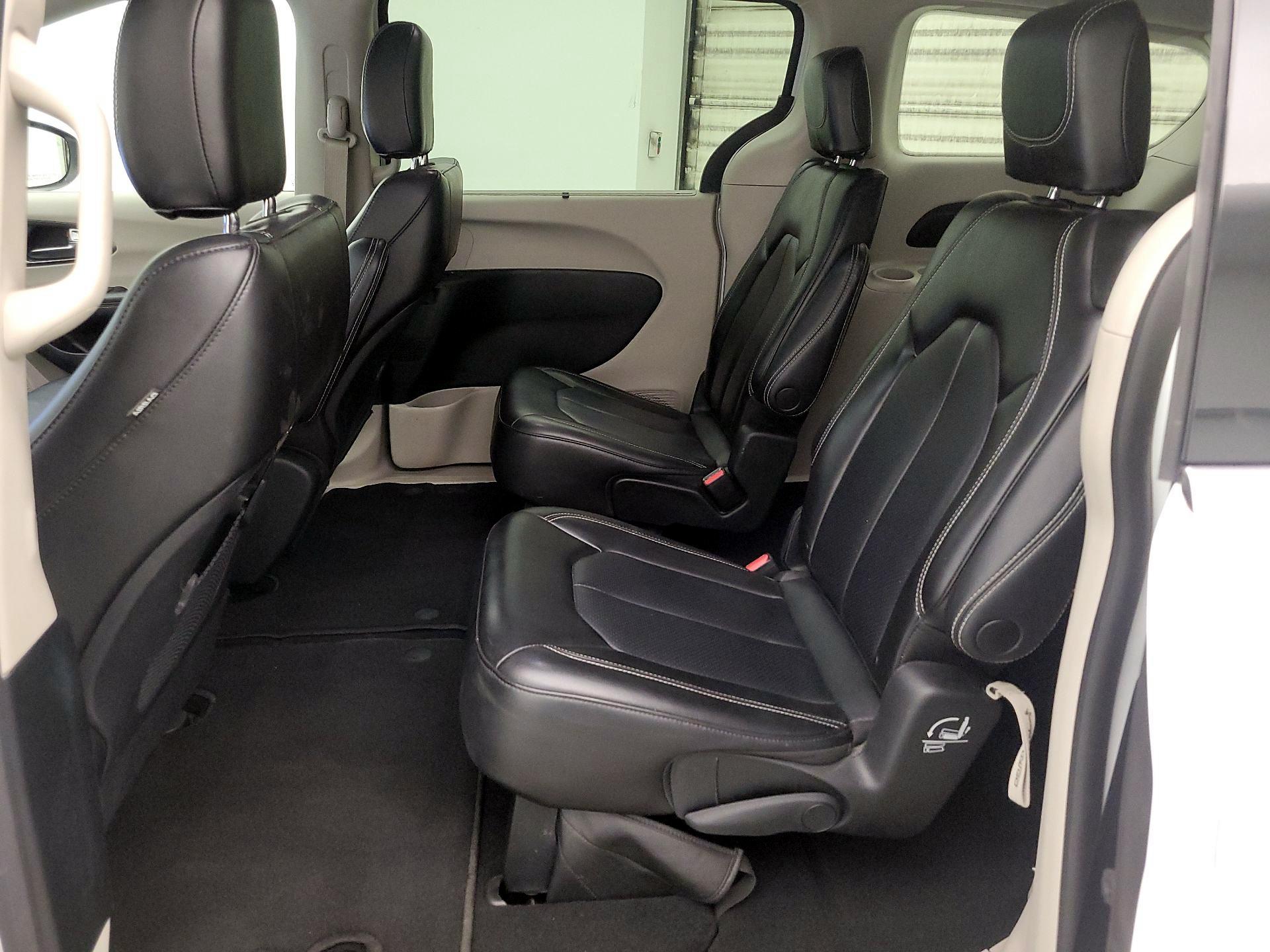 Thumbnail: 2023 Chrysler Pacifica - 19