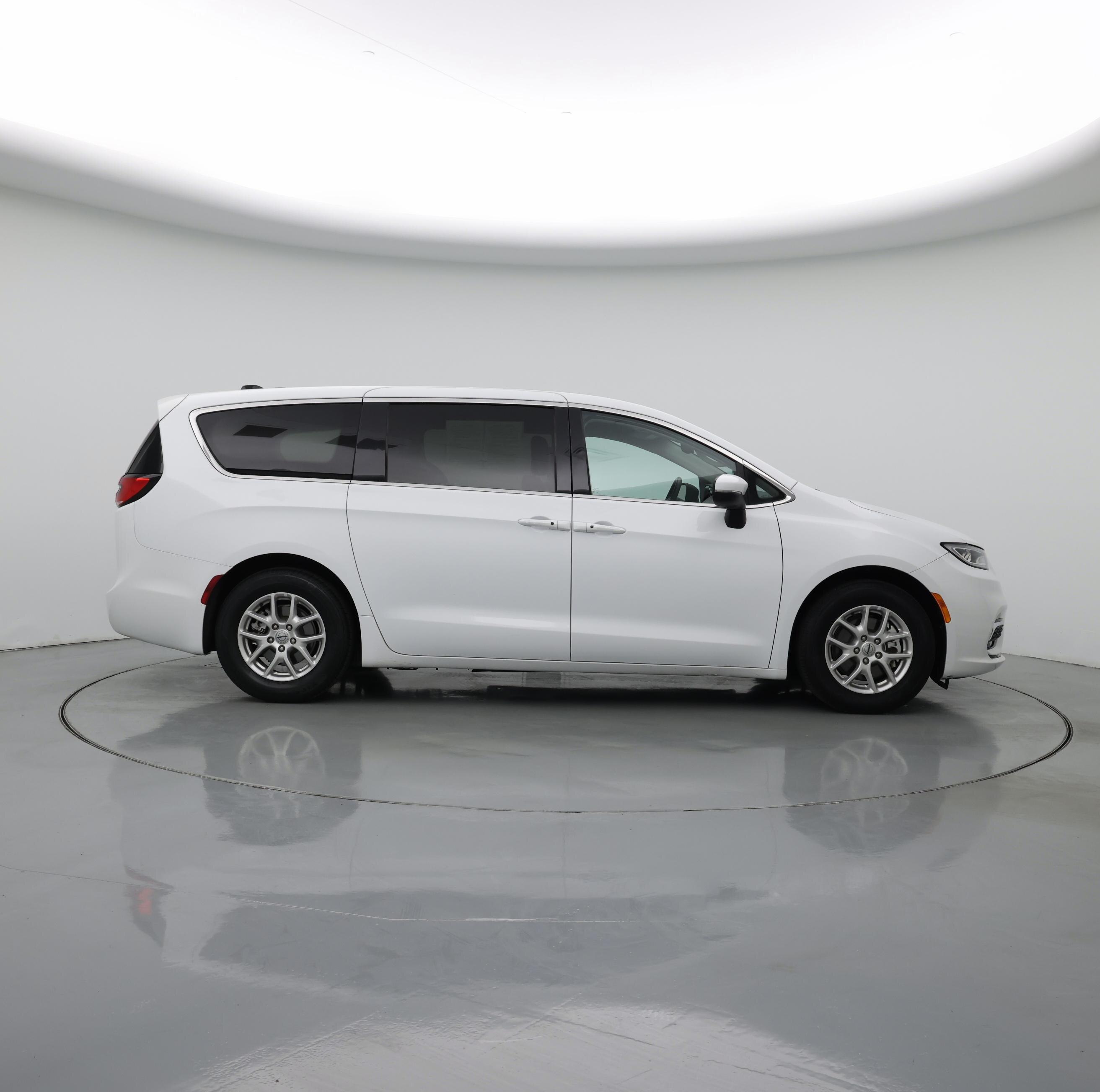 Thumbnail: 2023 Chrysler Pacifica - 7