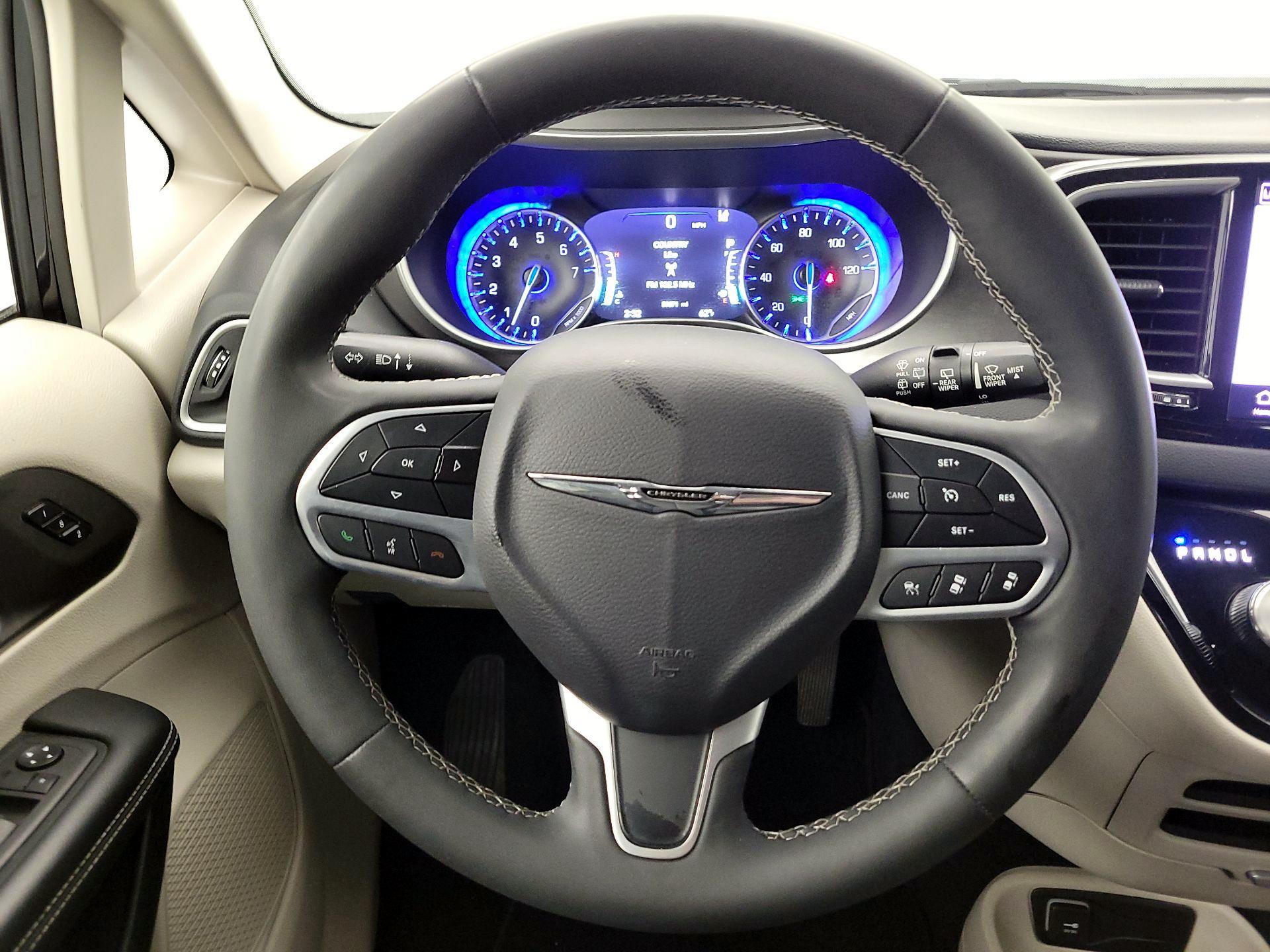 Thumbnail: 2023 Chrysler Pacifica - 10