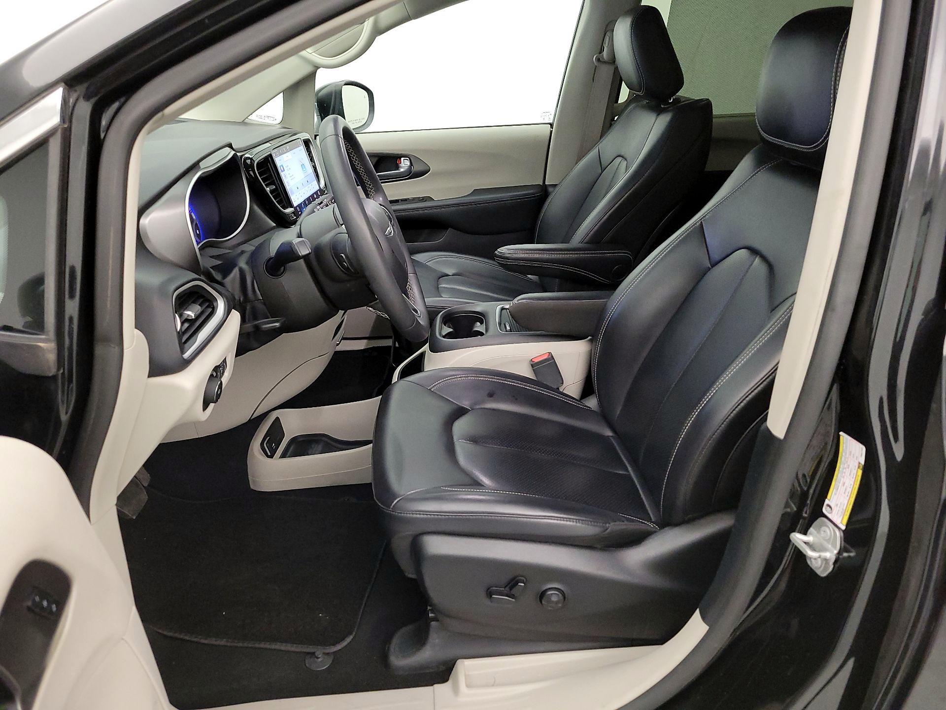 Thumbnail: 2023 Chrysler Pacifica - 11