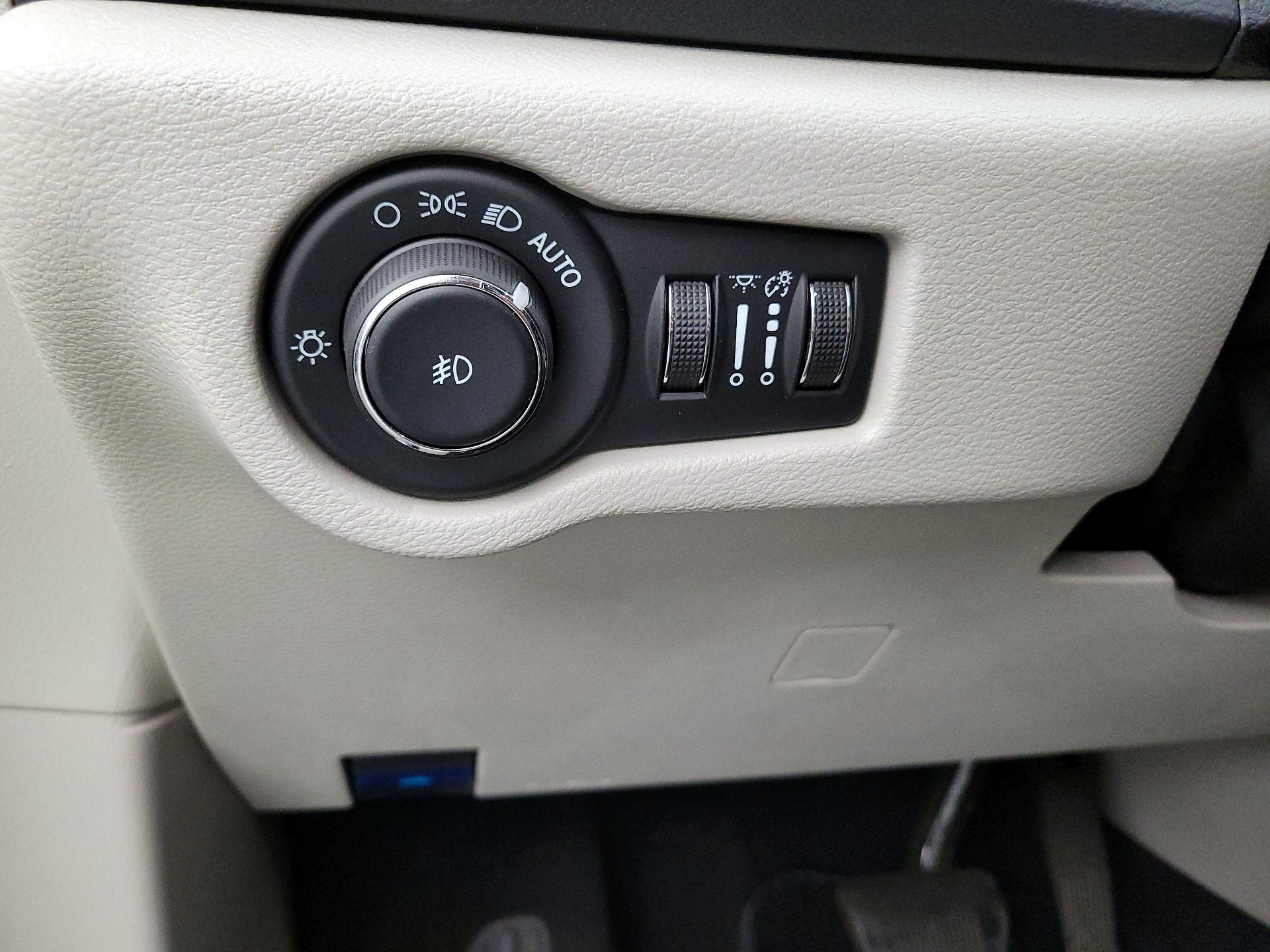 Thumbnail: 2023 Chrysler Pacifica - 13