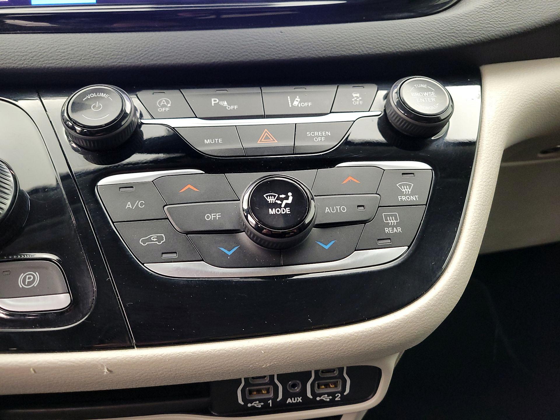 Thumbnail: 2023 Chrysler Pacifica - 16