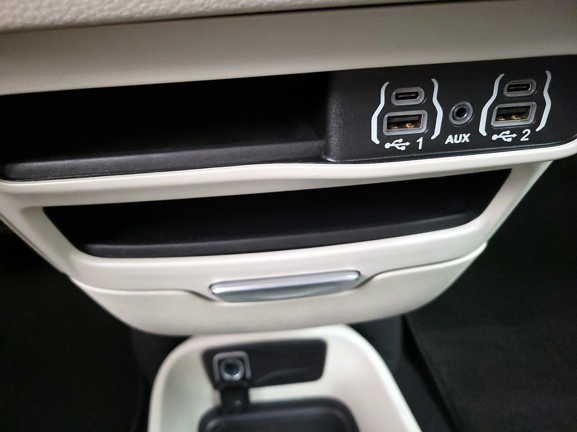 Thumbnail: 2023 Chrysler Pacifica - 18