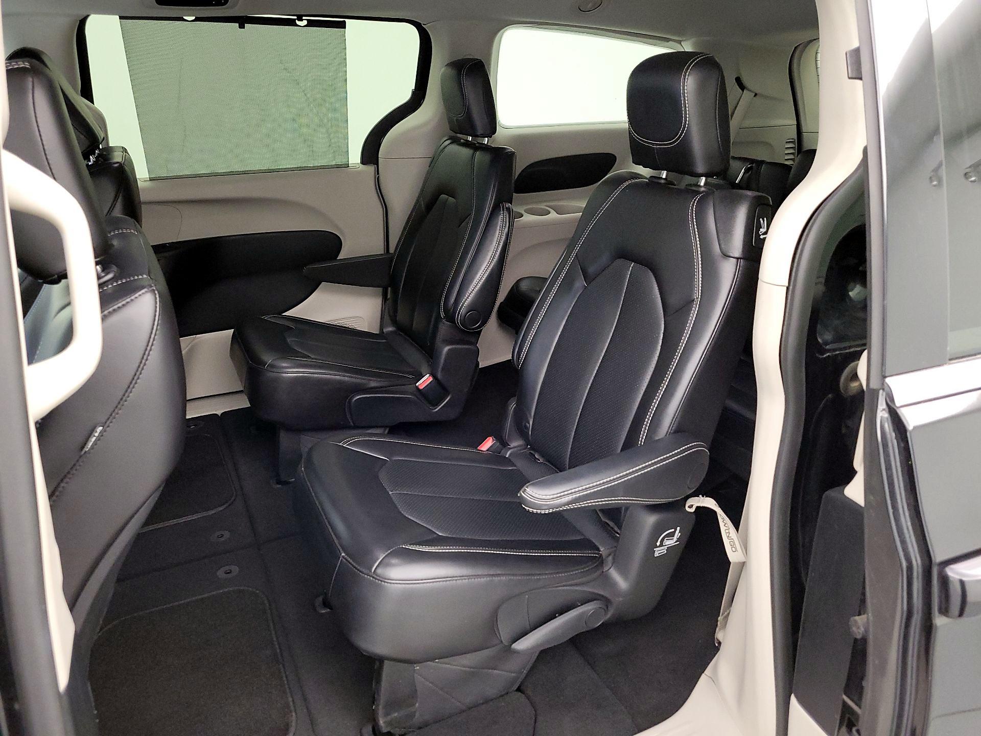 Thumbnail: 2023 Chrysler Pacifica - 19