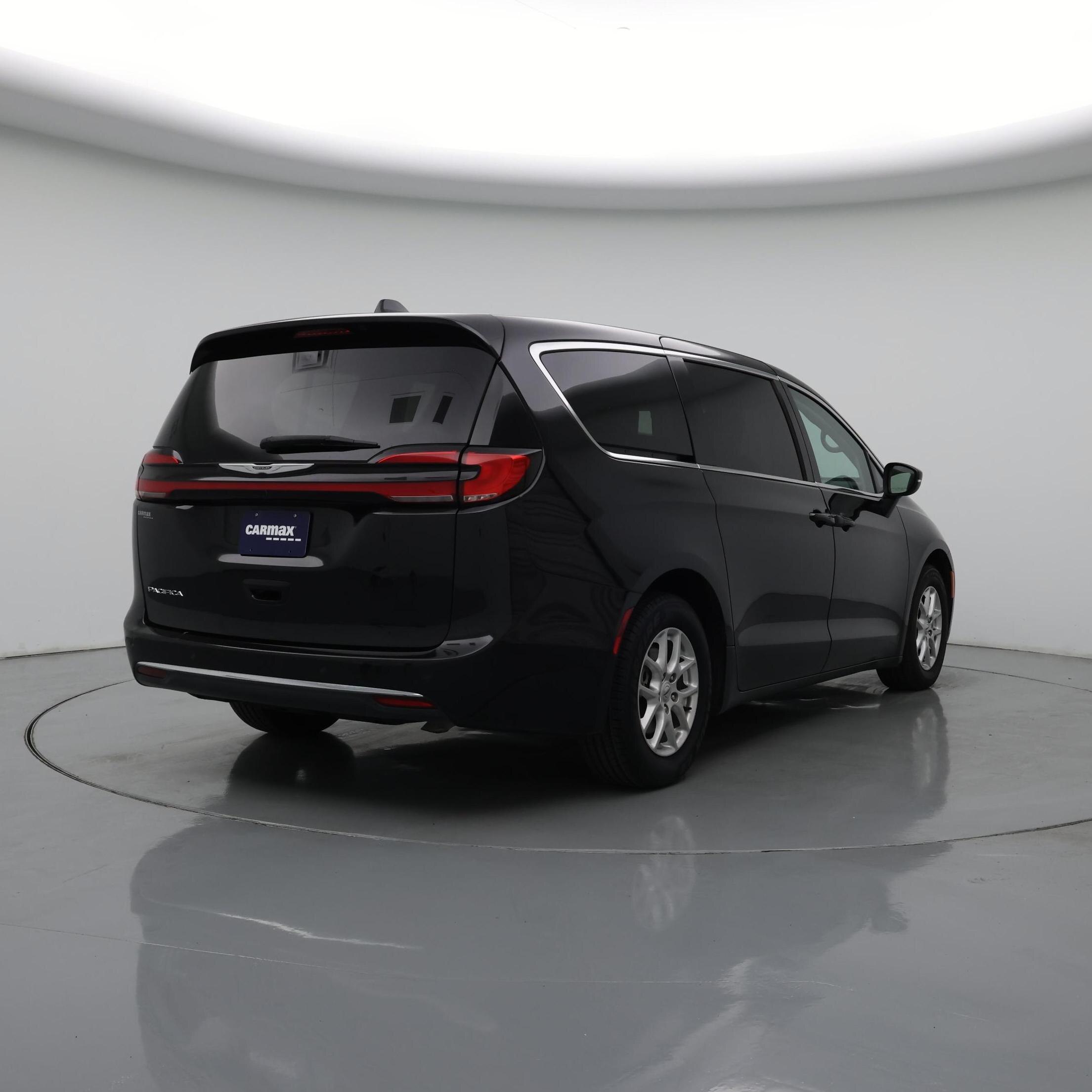 Thumbnail: 2023 Chrysler Pacifica - 8