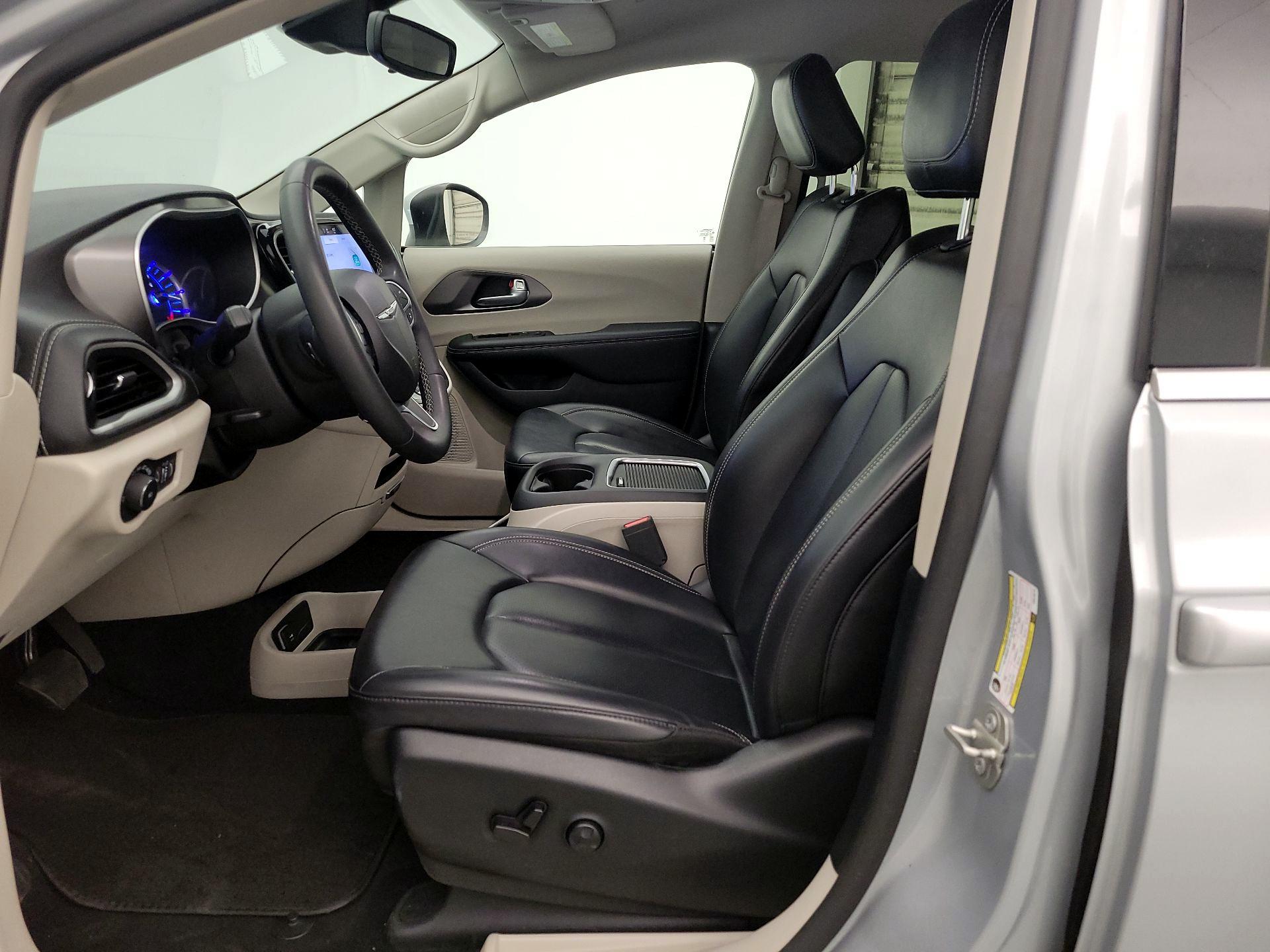 Thumbnail: 2023 Chrysler Pacifica - 11