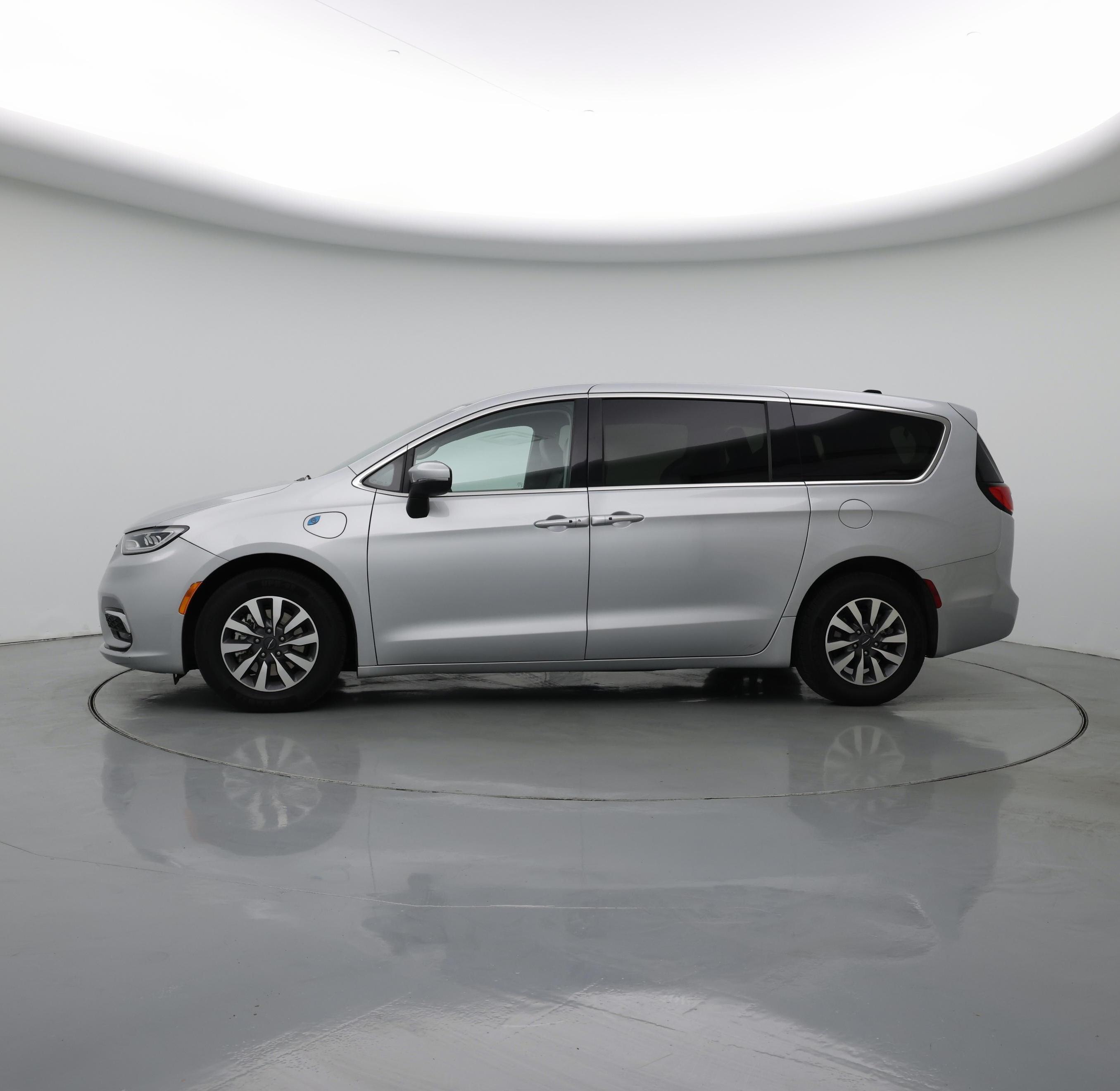 Thumbnail: 2023 Chrysler Pacifica - 3