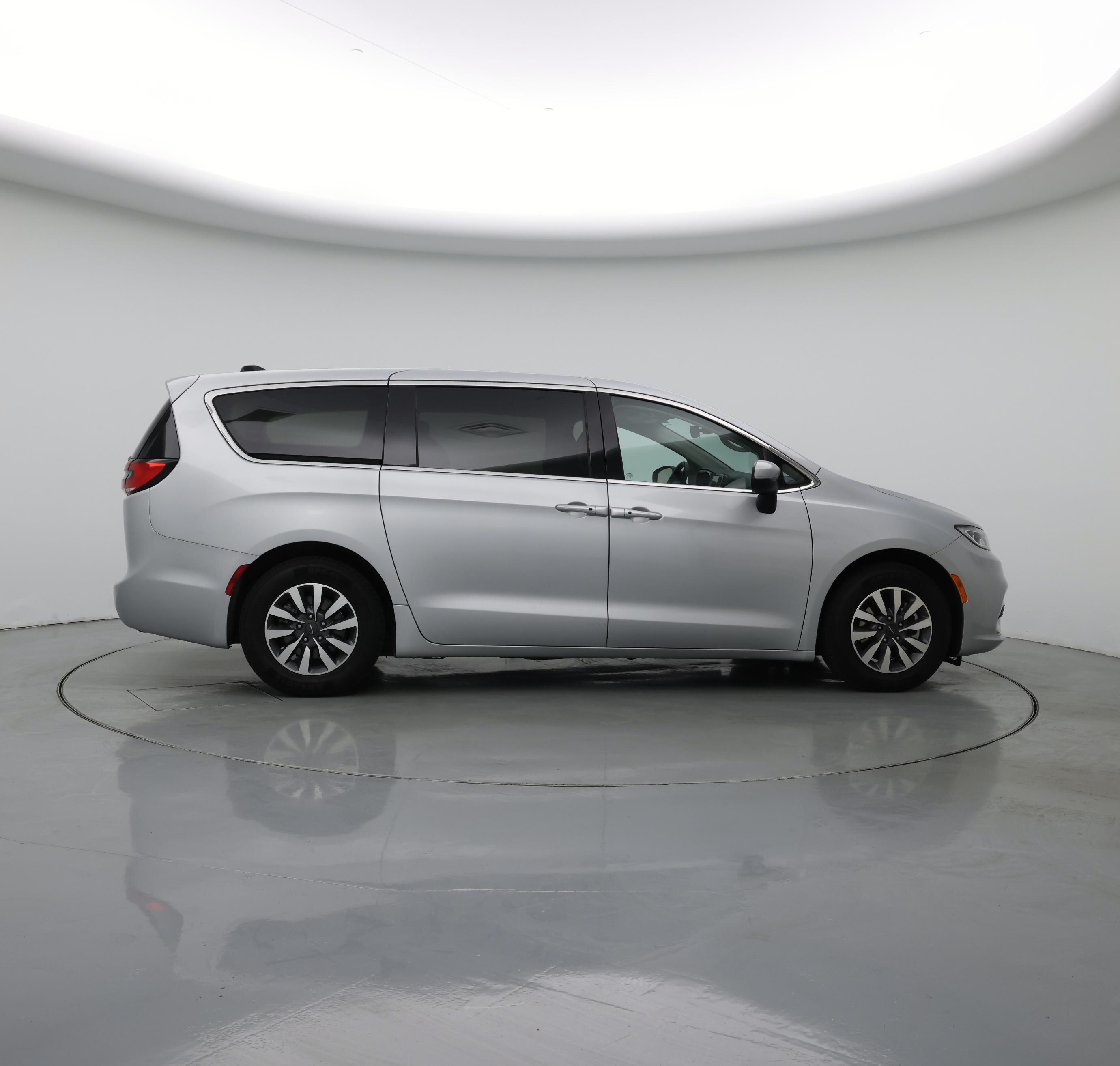 Thumbnail: 2023 Chrysler Pacifica - 7