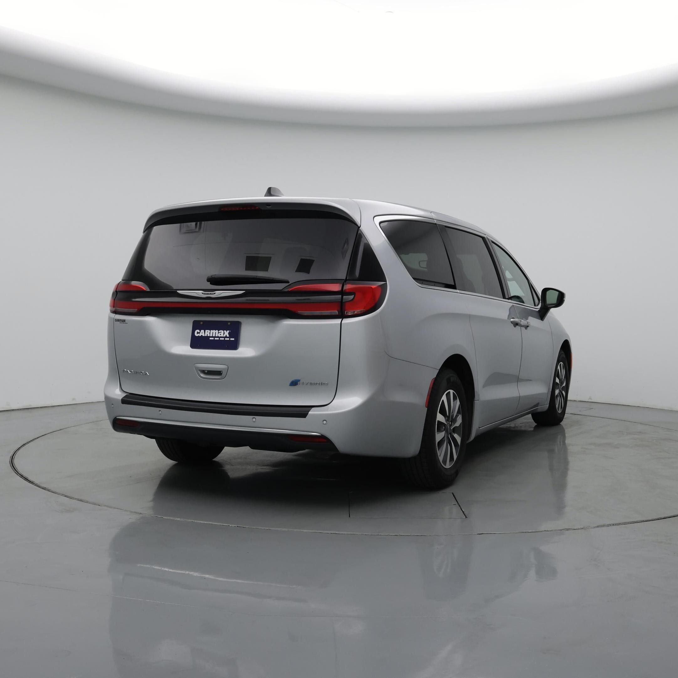 Thumbnail: 2023 Chrysler Pacifica - 8