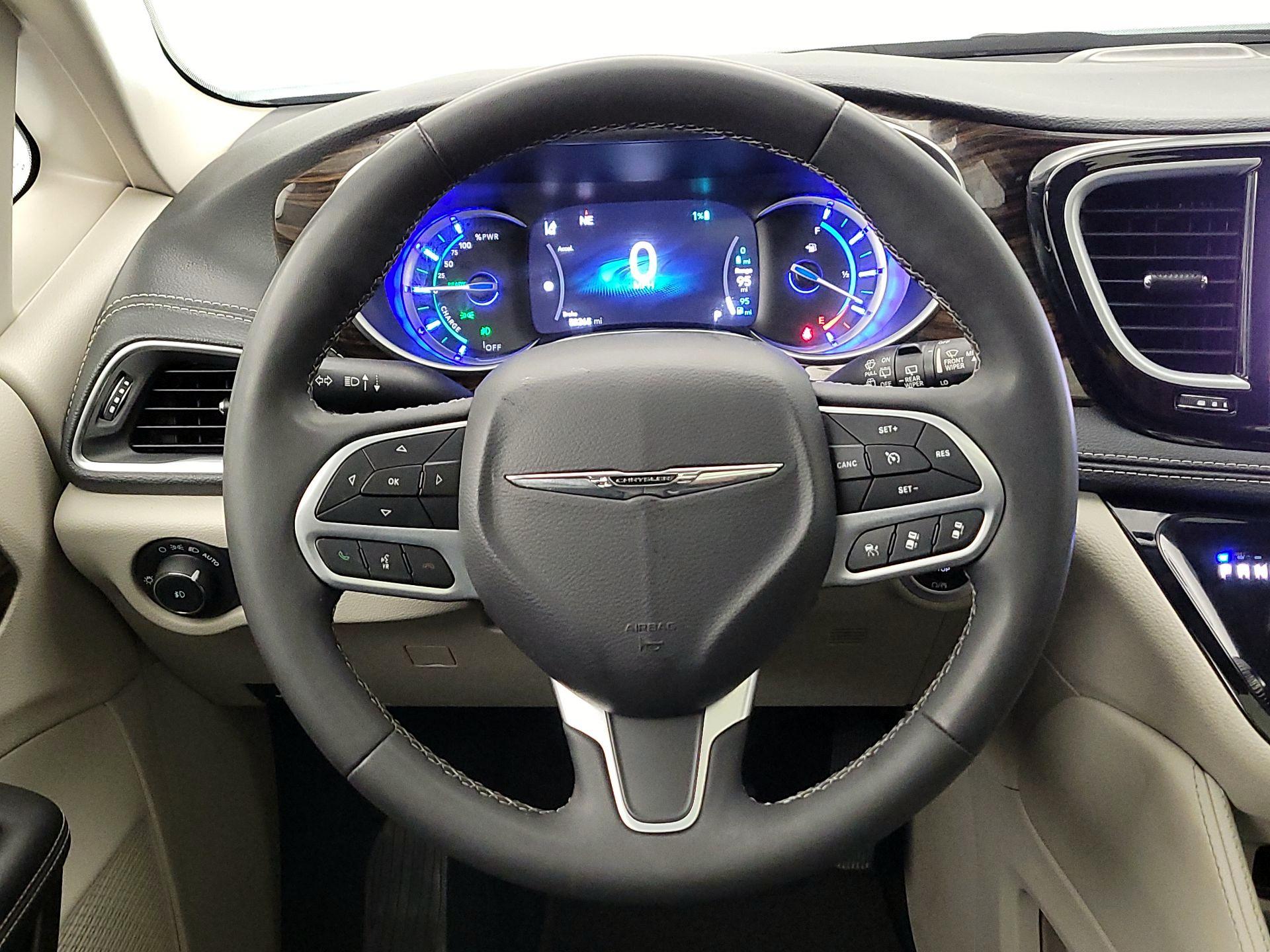 Thumbnail: 2023 Chrysler Pacifica - 10
