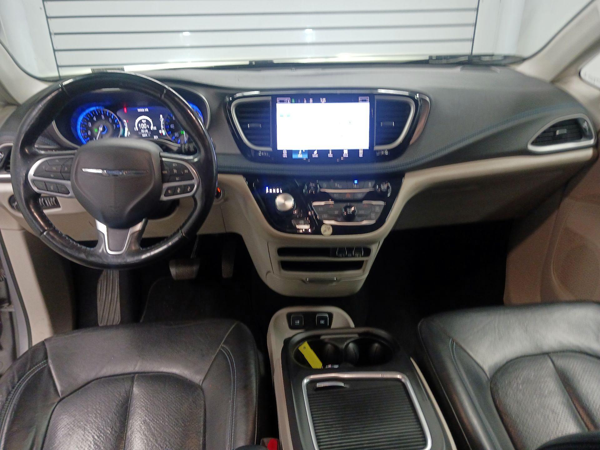 Thumbnail: 2021 Chrysler Pacifica - 9