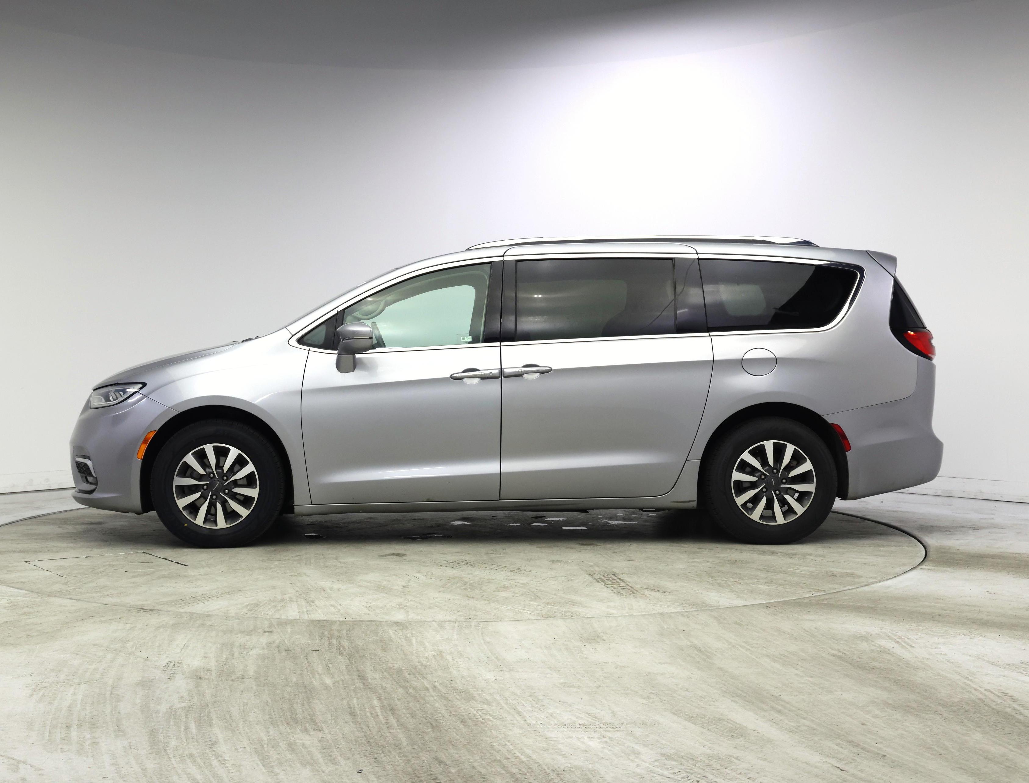 Thumbnail: 2021 Chrysler Pacifica - 3