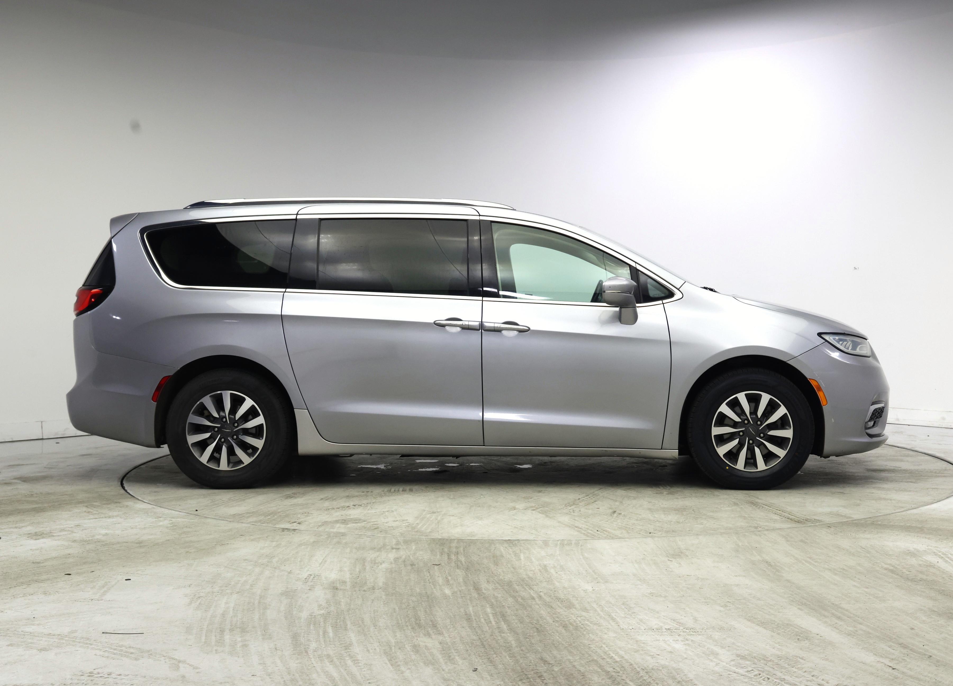 Thumbnail: 2021 Chrysler Pacifica - 7