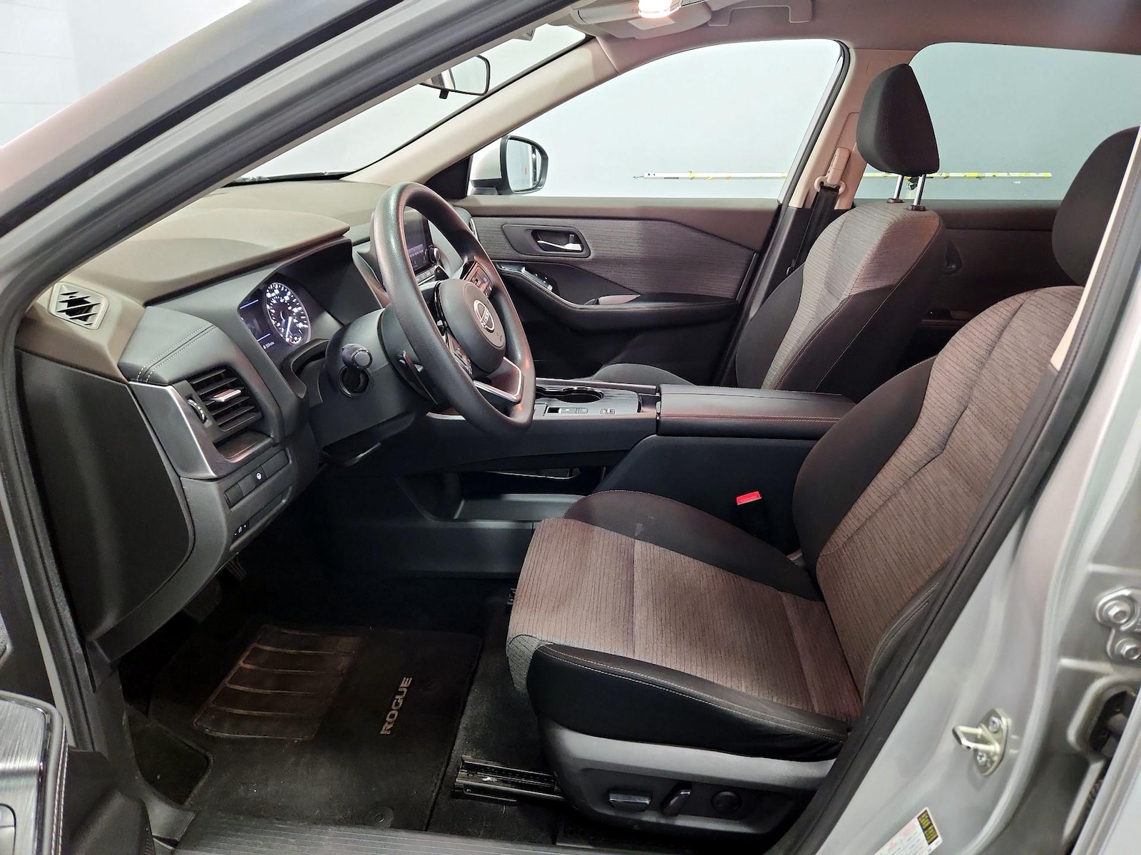 2023 Nissan Rogue SV - Photo 12