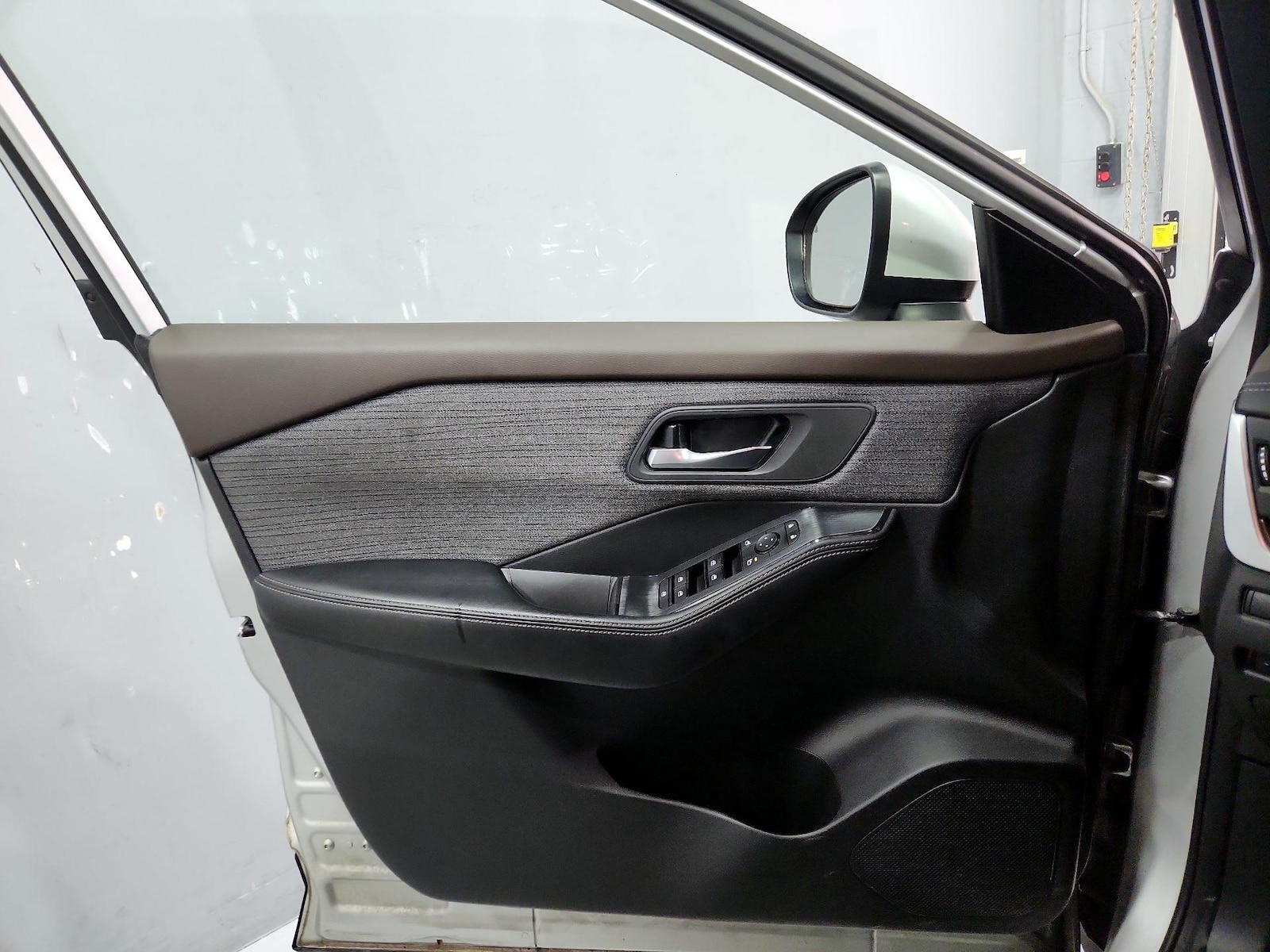 2023 Nissan Rogue SV - Photo 13