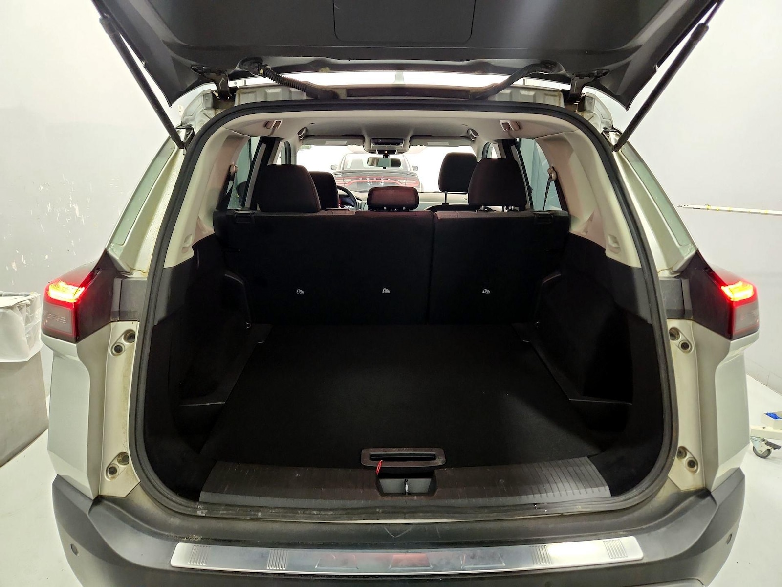 2023 Nissan Rogue SV - Photo 21