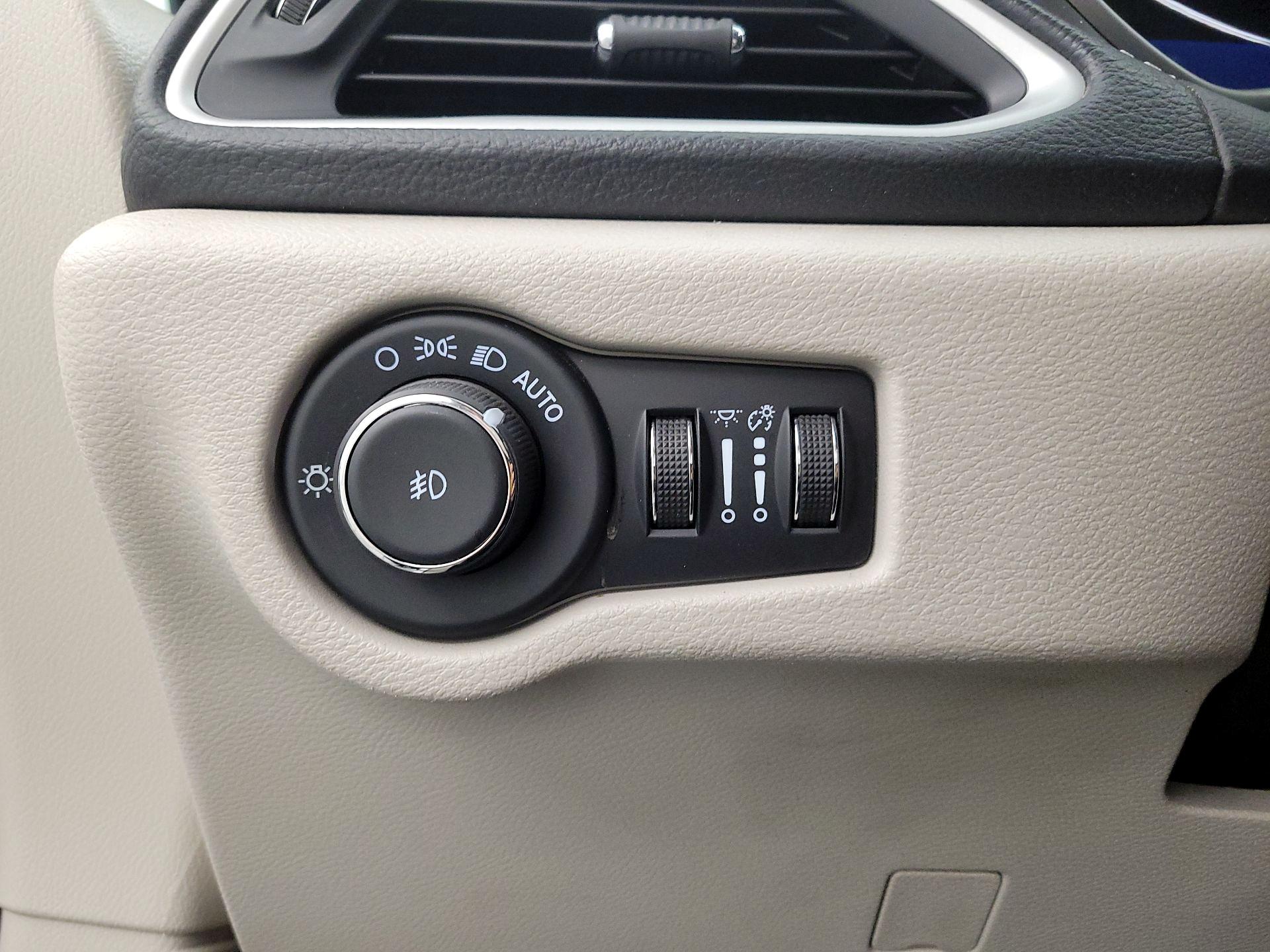 Thumbnail: 2024 Chrysler Pacifica - 13